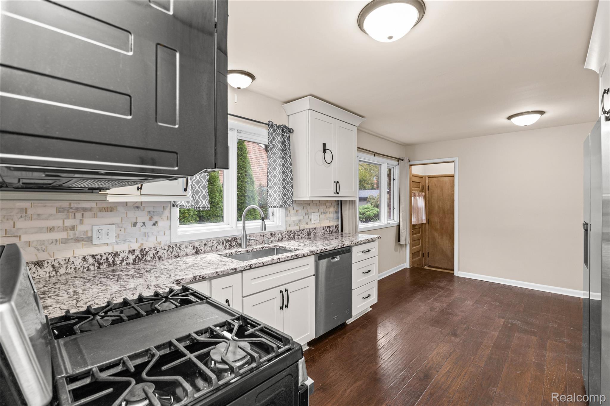 1058 Arden LN