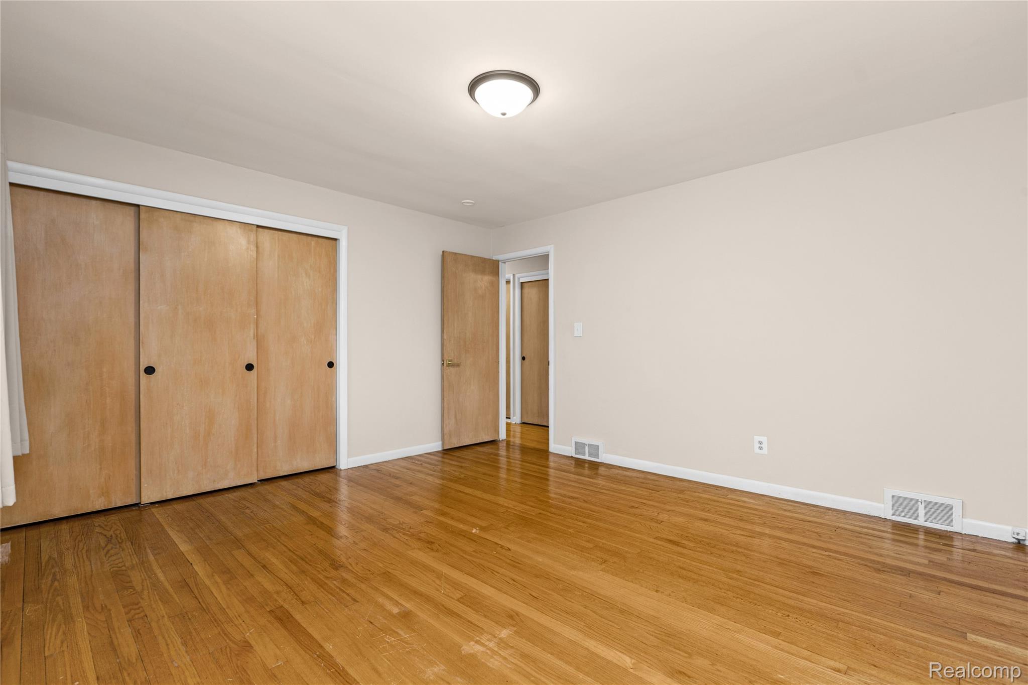 1058 Arden LN