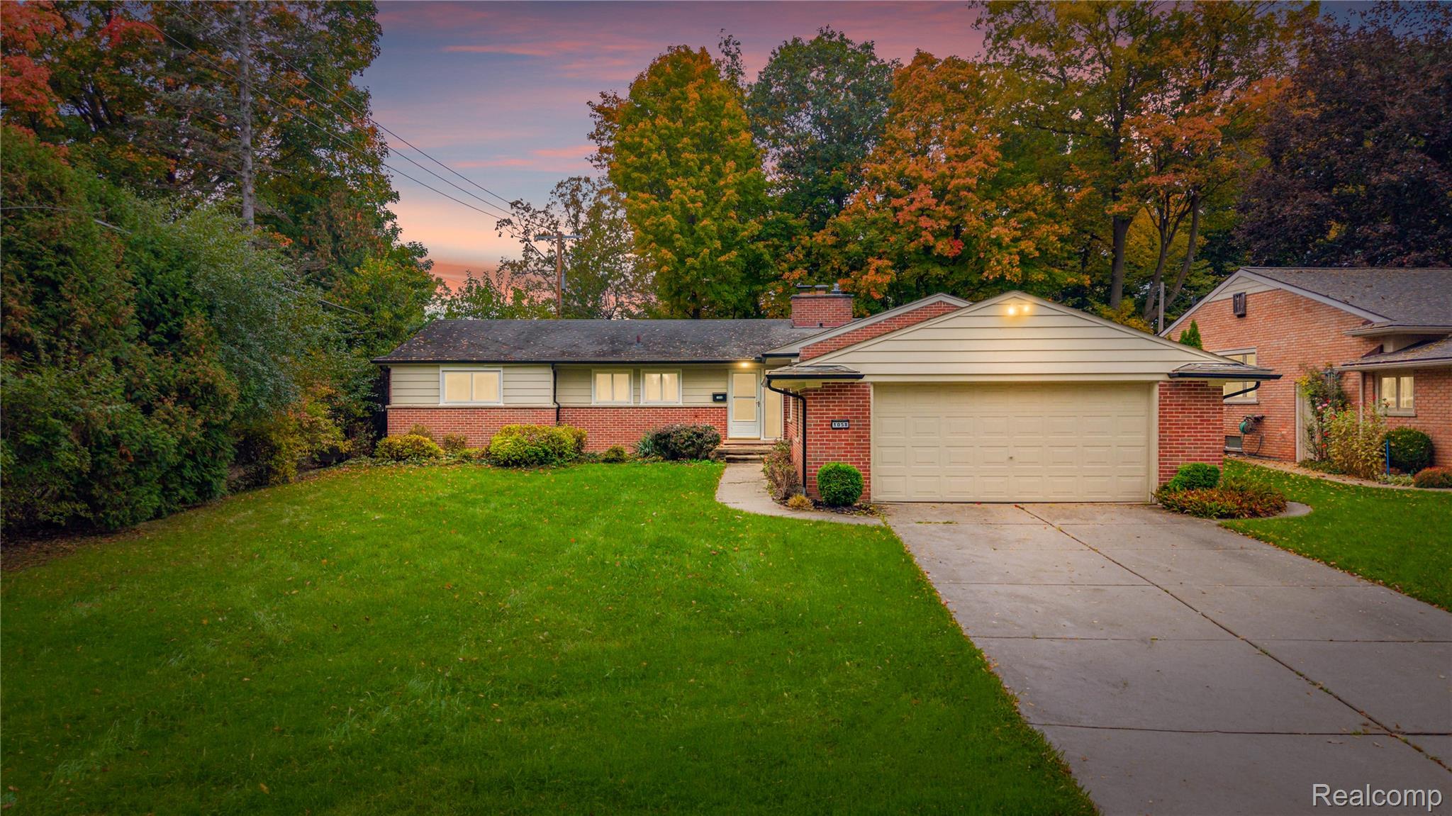 1058 Arden LN