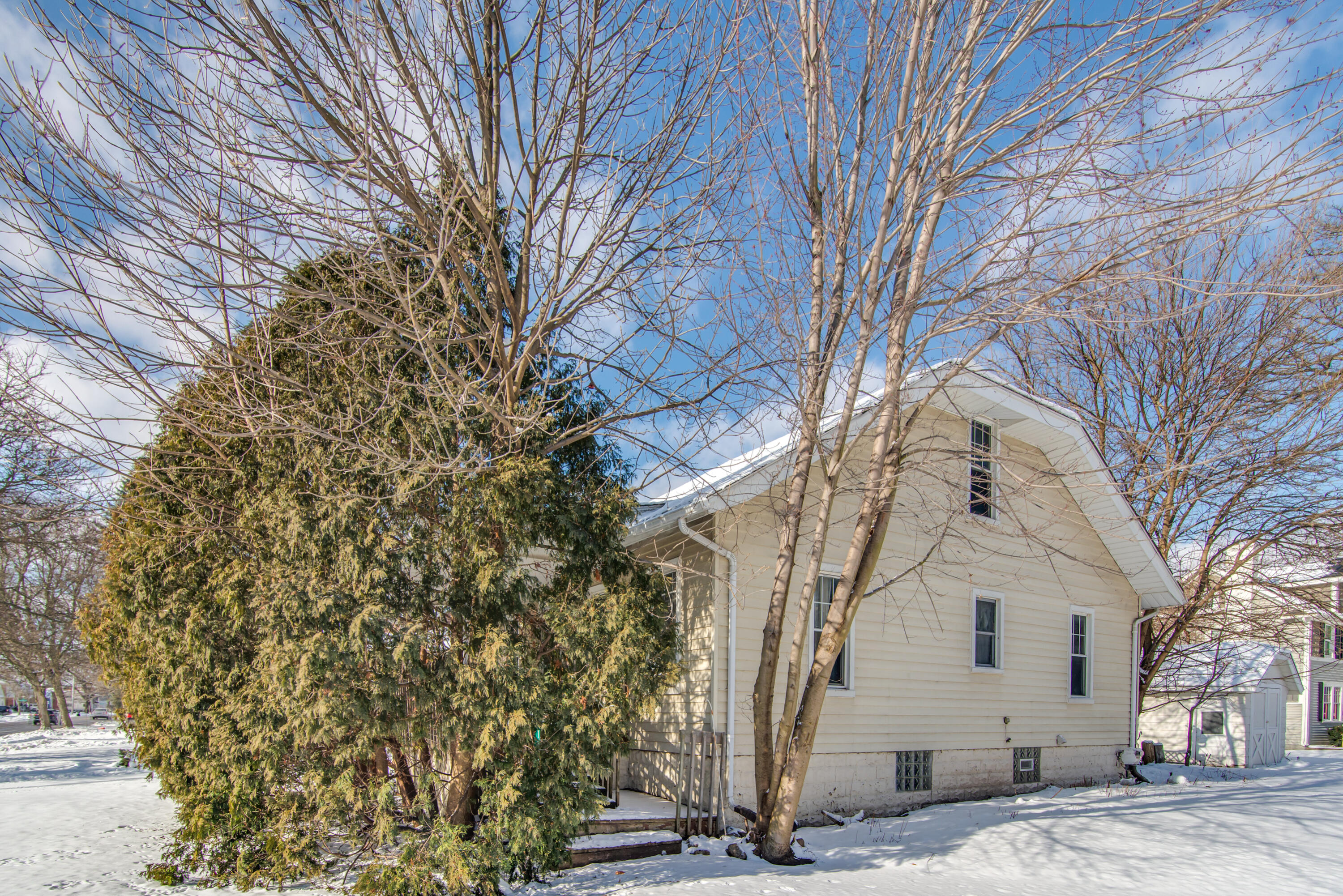 1402 Catalpa Drive