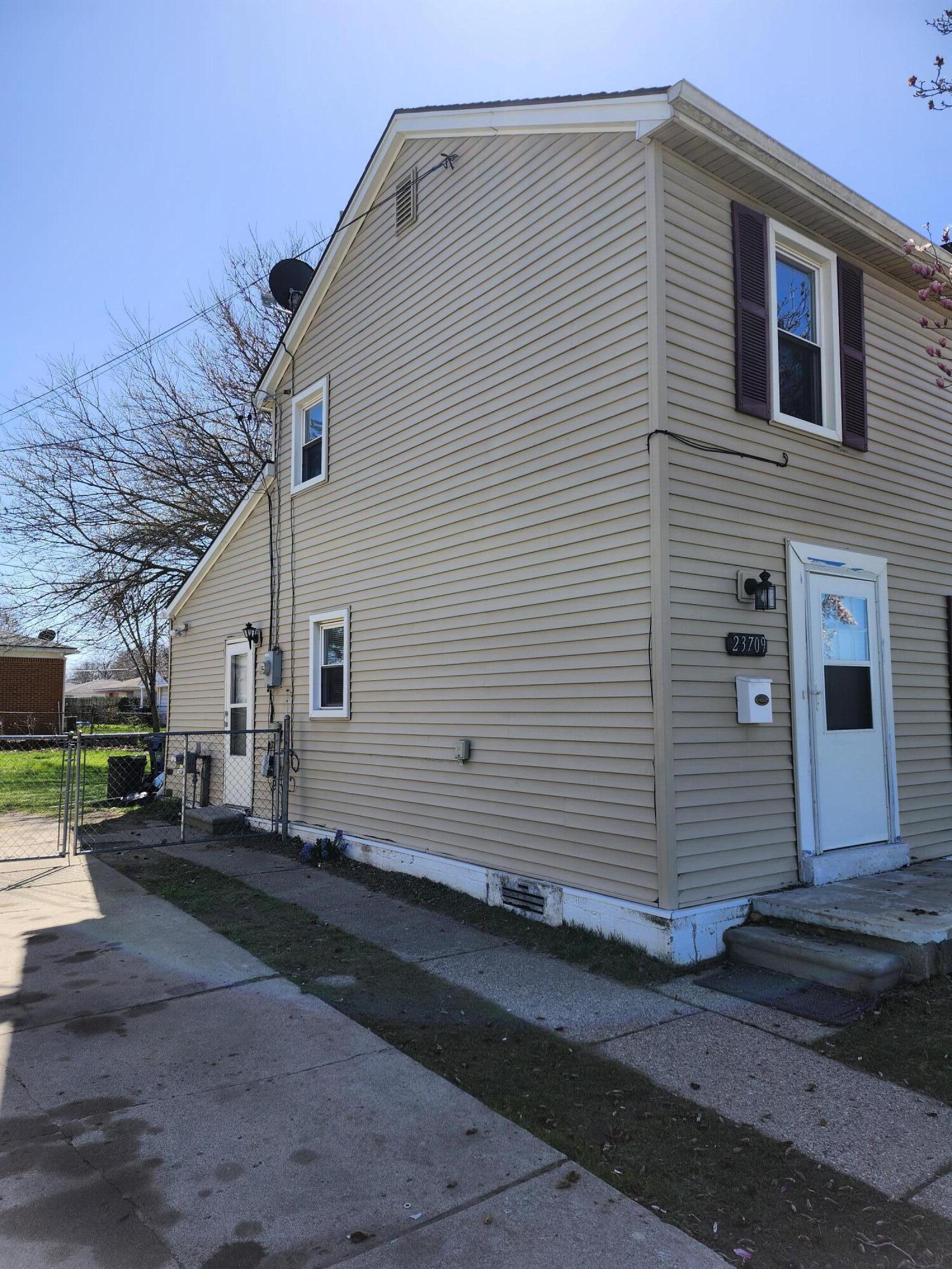 23709 W Chicago