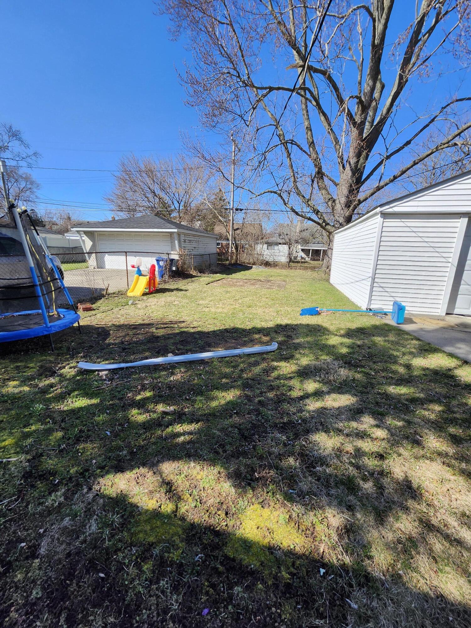 9591 Woodbine