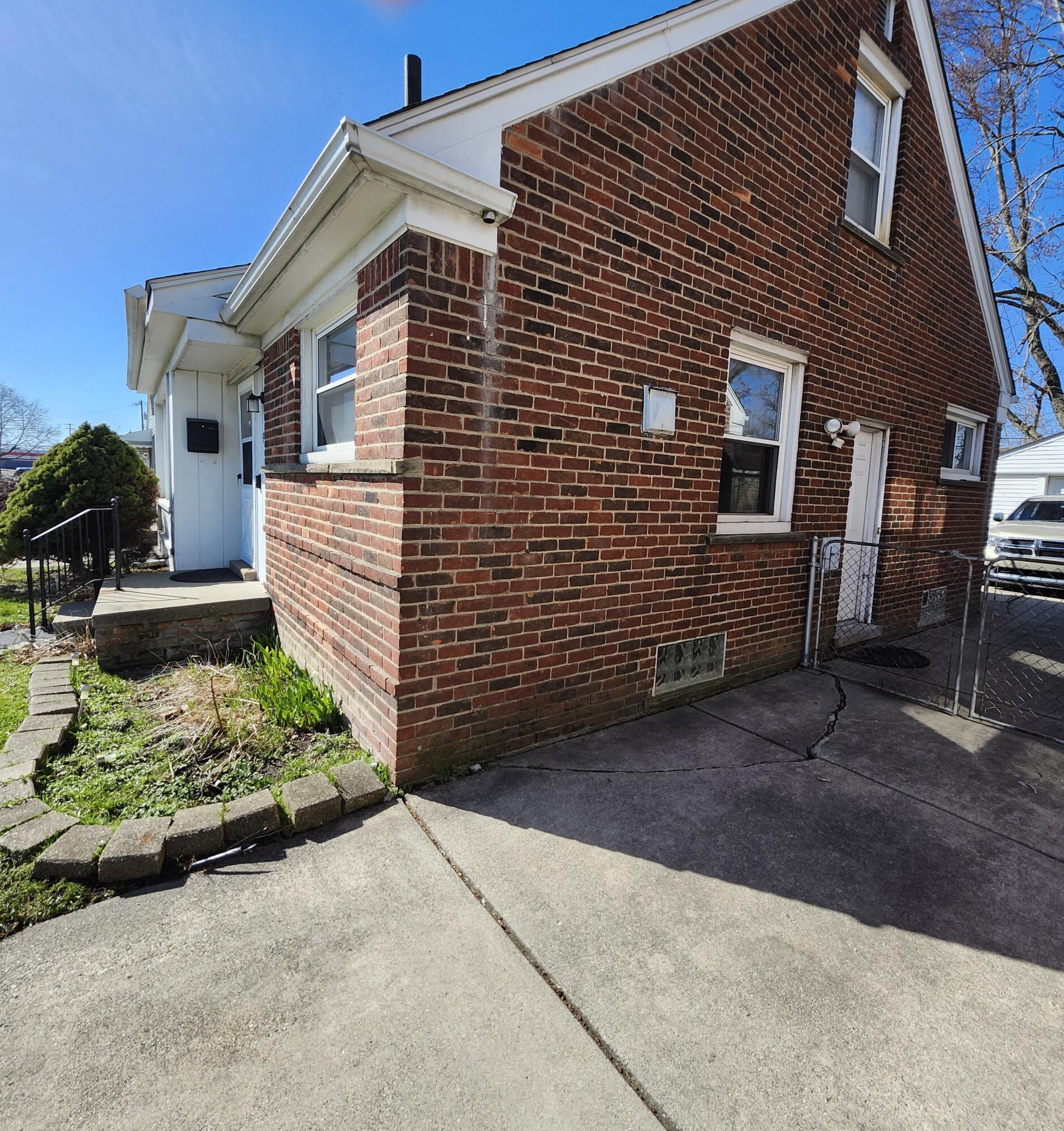 9591 Woodbine