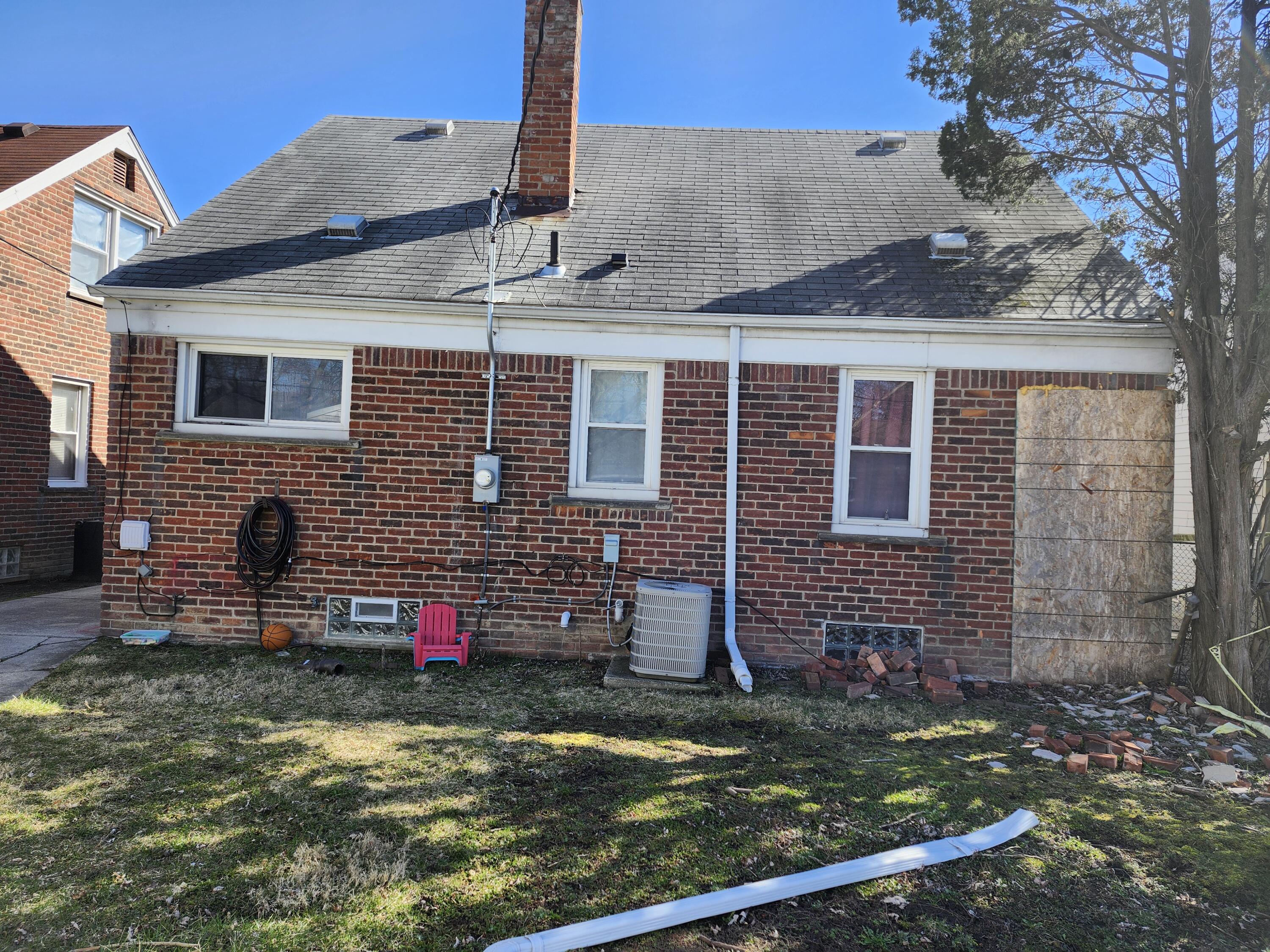 9591 Woodbine