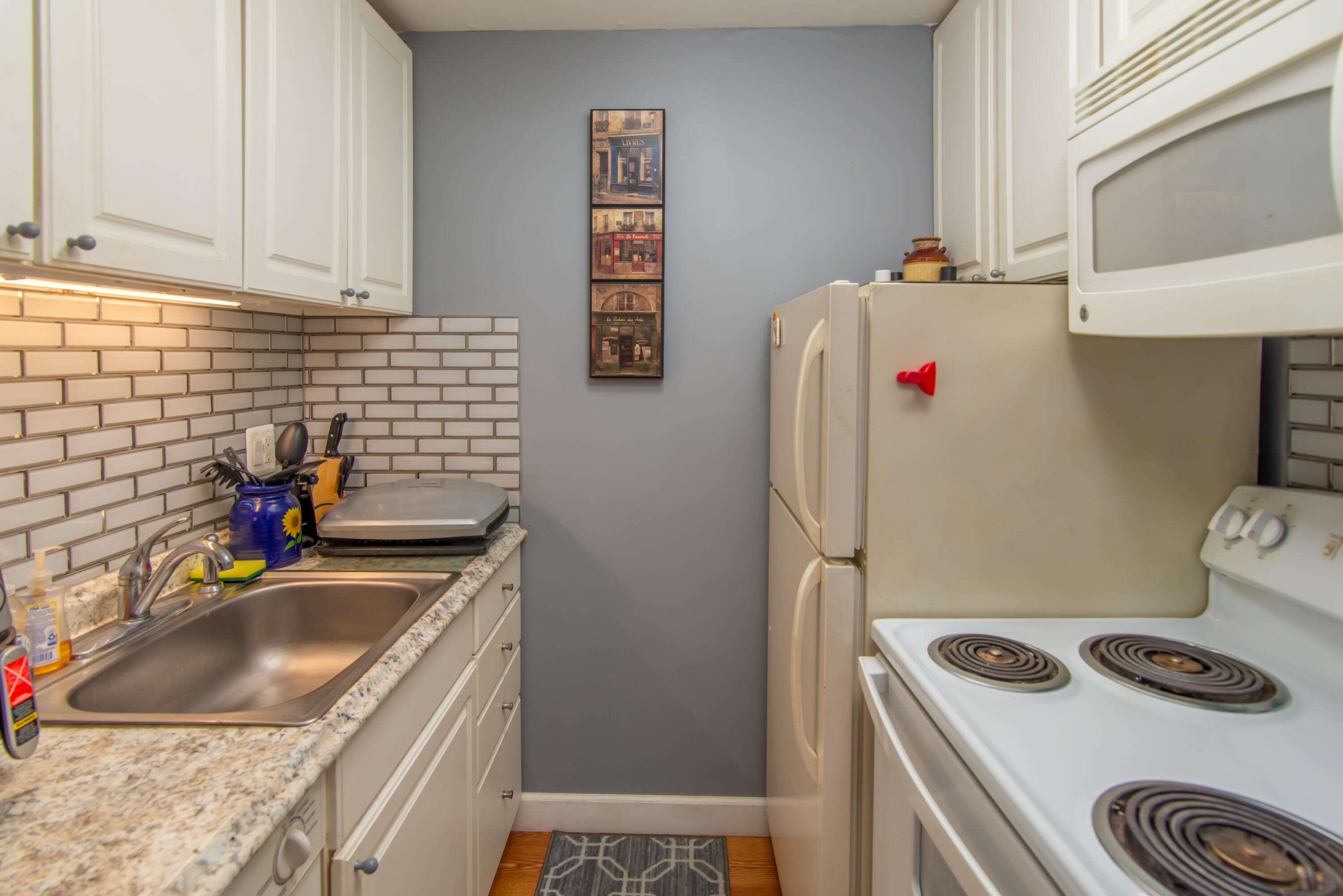 31831 Grand River Avenue 55