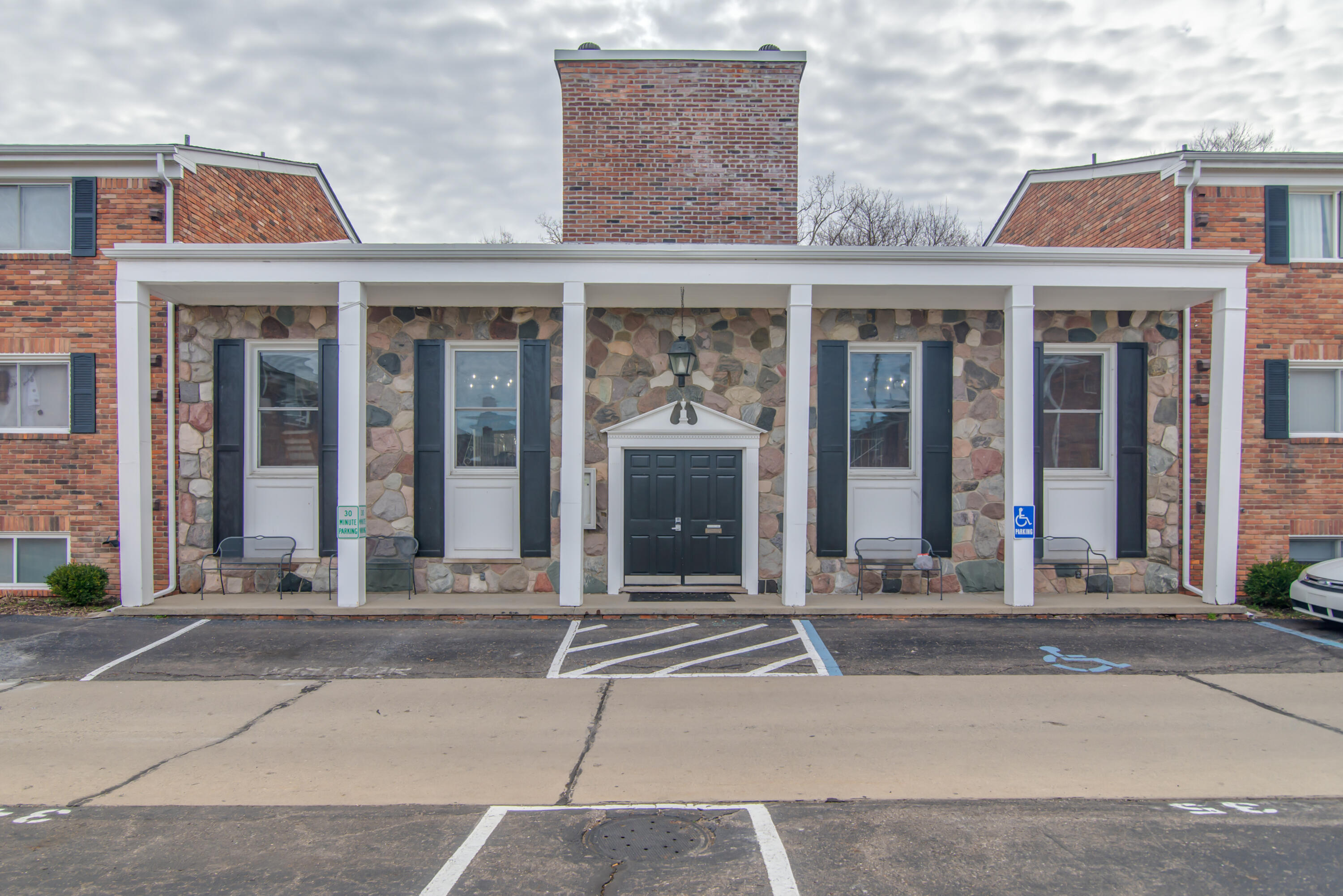 31831 Grand River Avenue 55