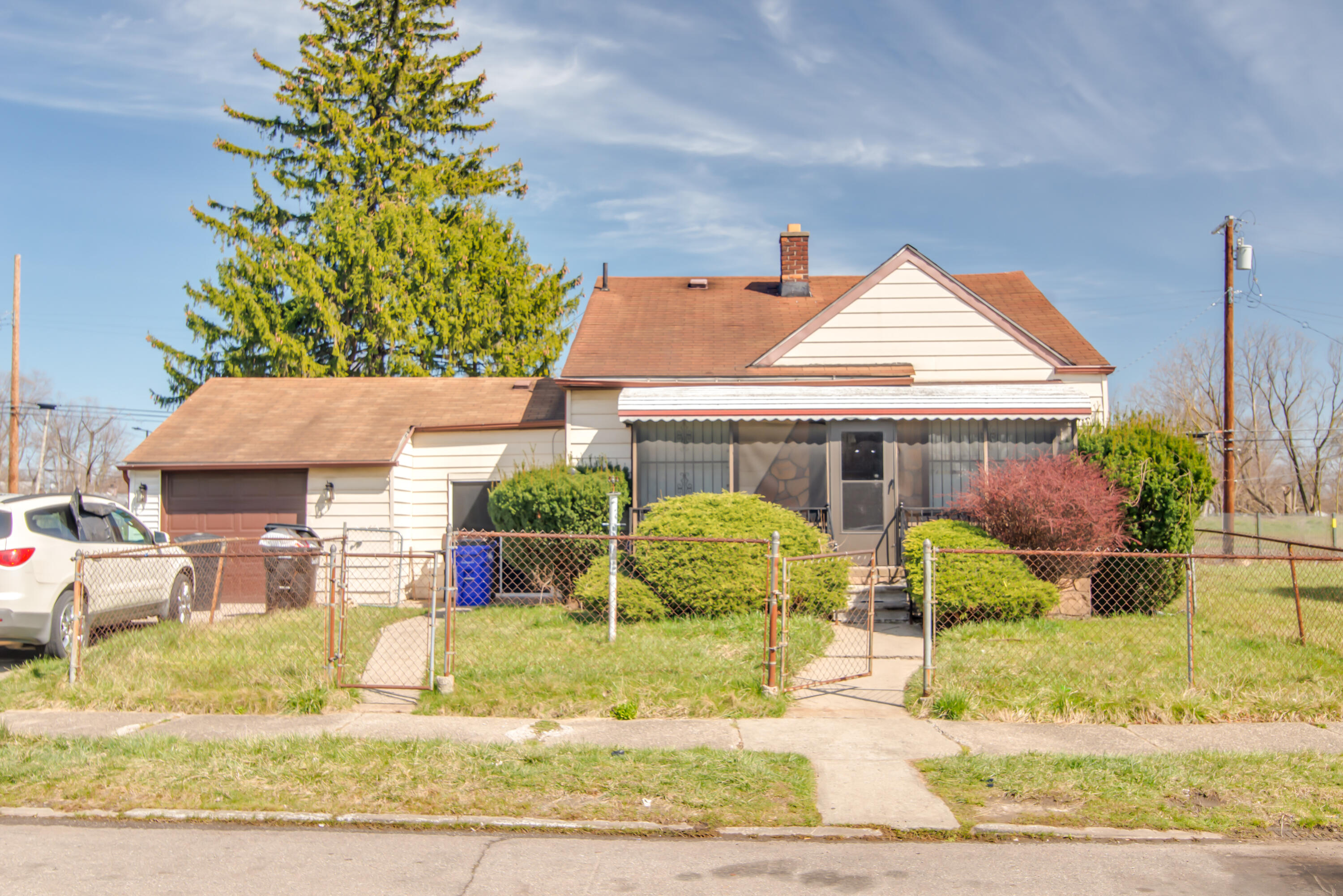 8224 Greenlawn Street