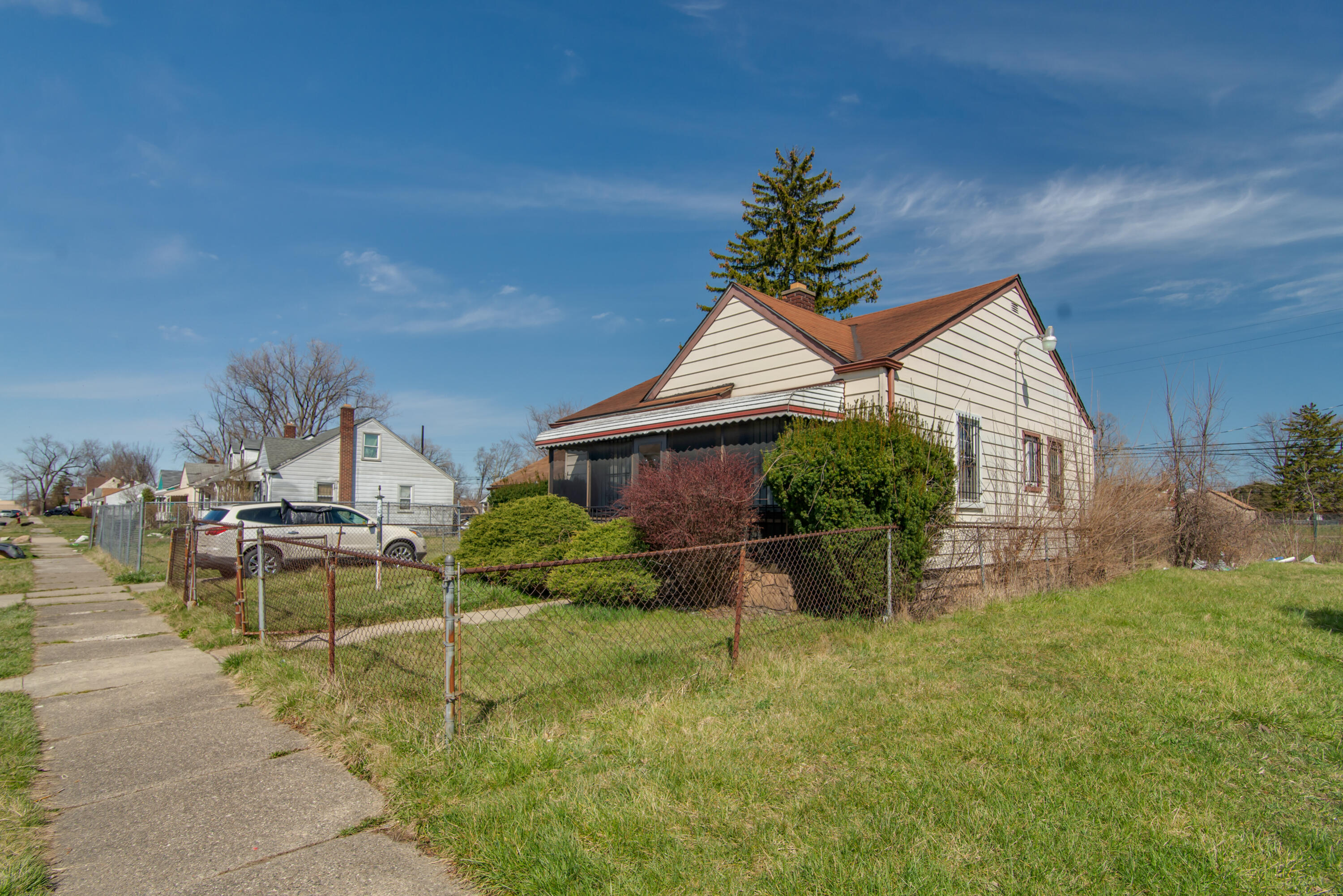 8224 Greenlawn Street