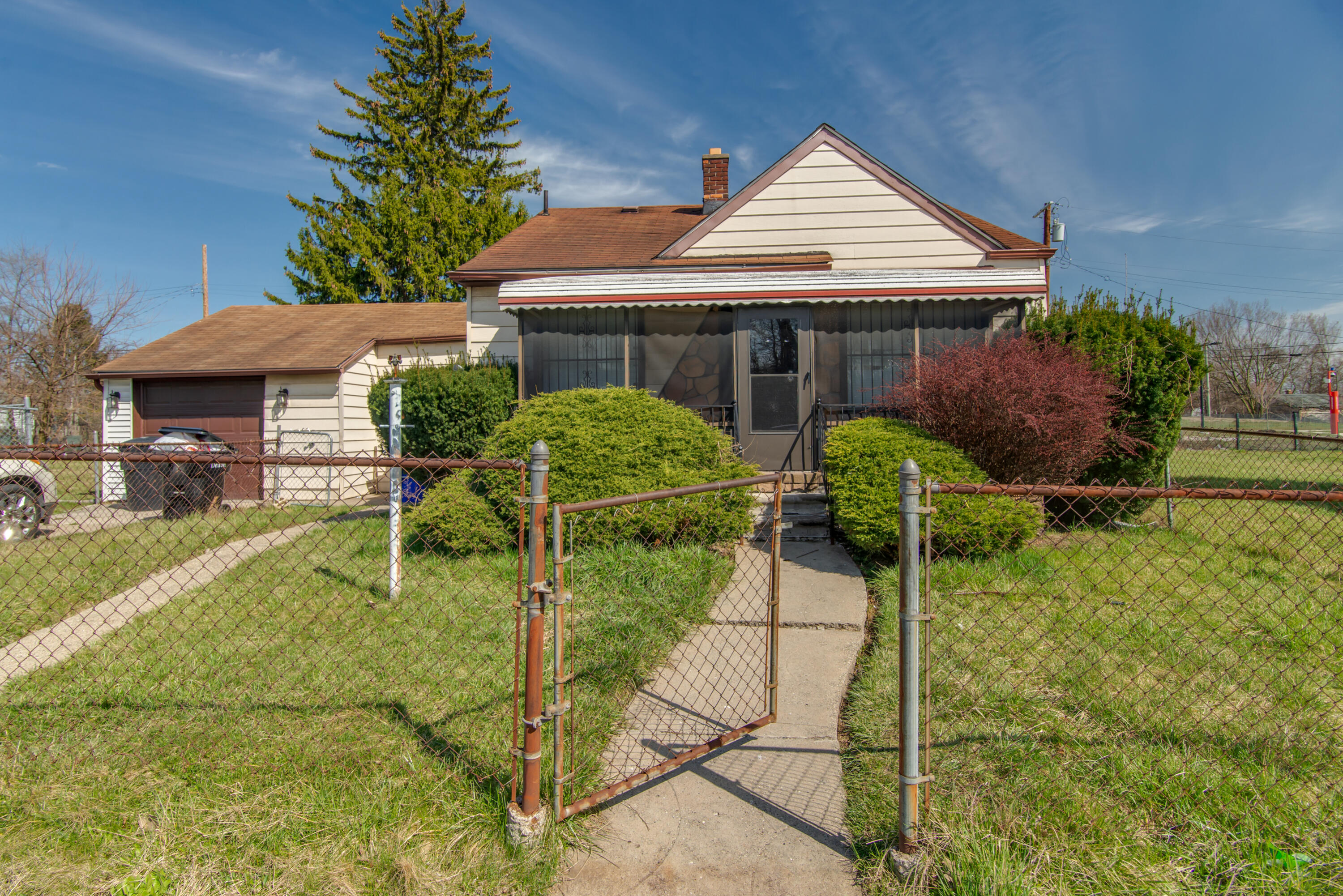 8224 Greenlawn Street