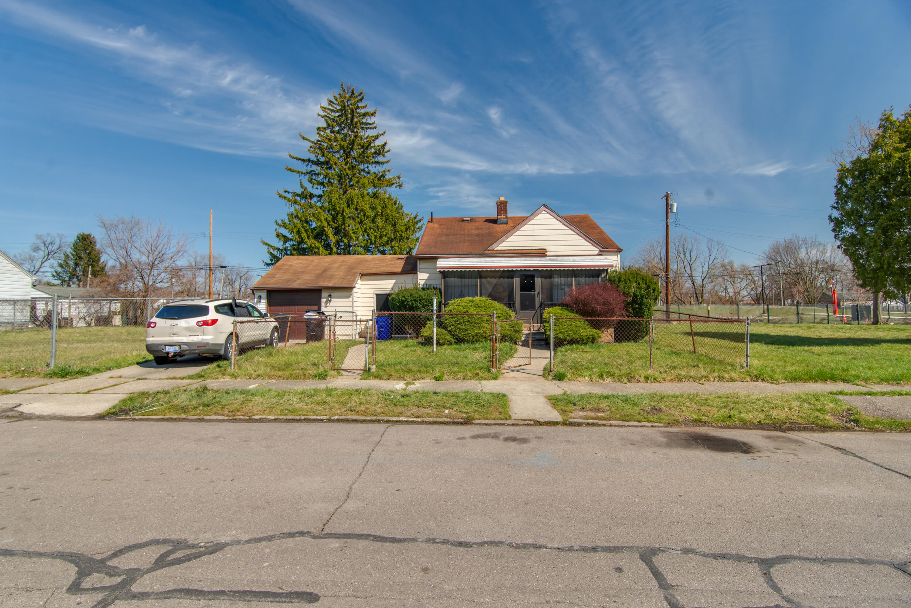 8224 Greenlawn Street