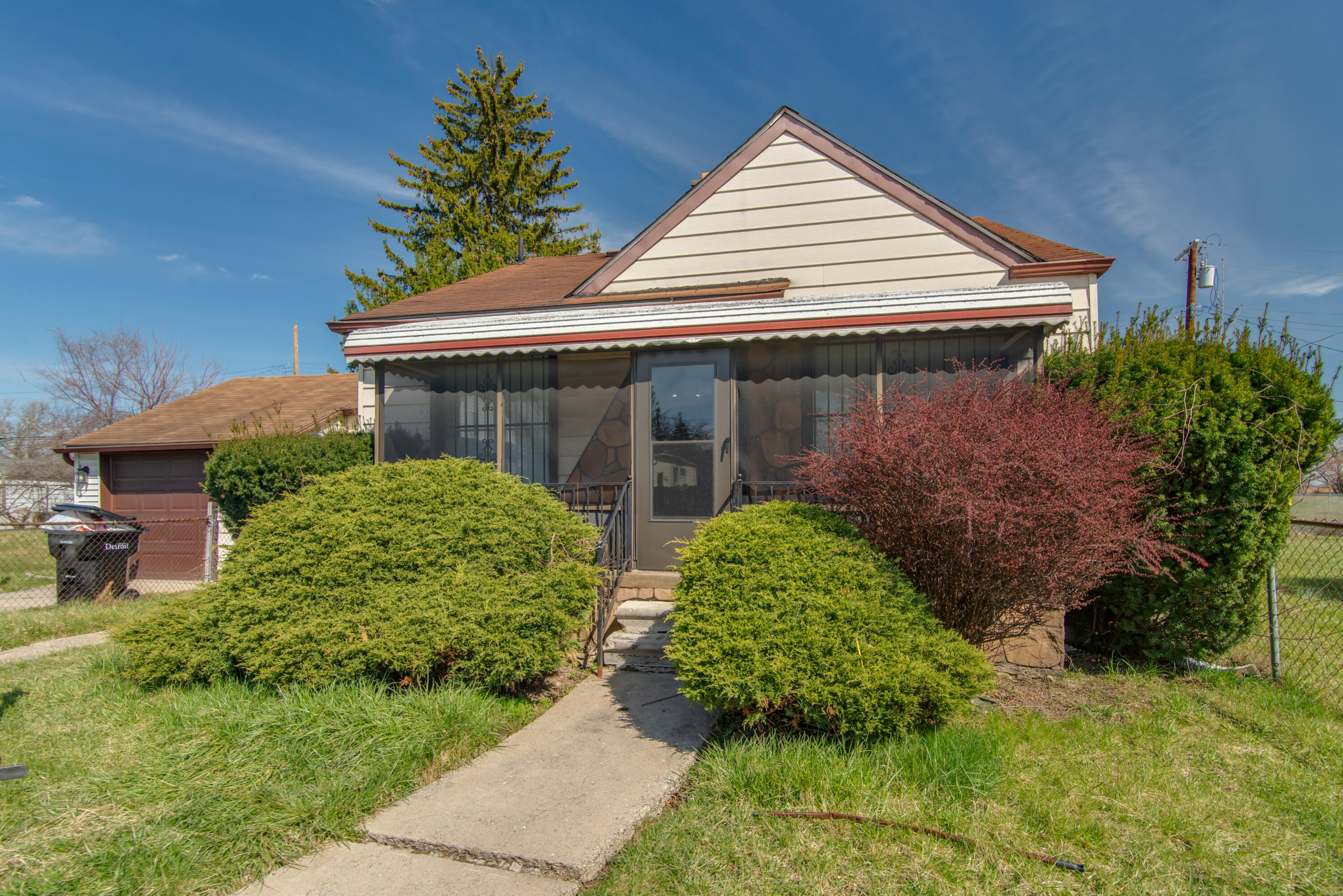 8224 Greenlawn Street