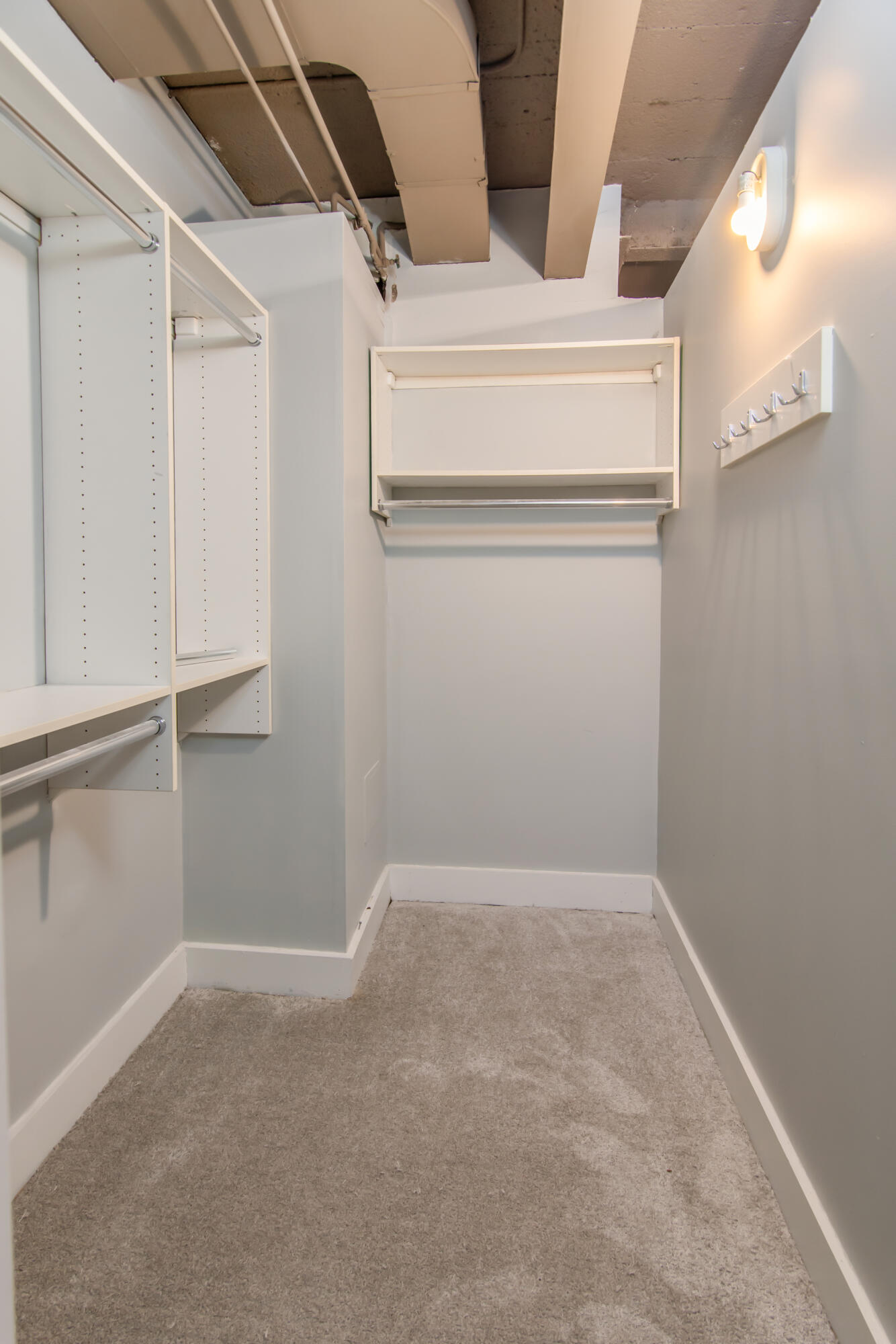 6533 E Jefferson Avenue, 12-LL10