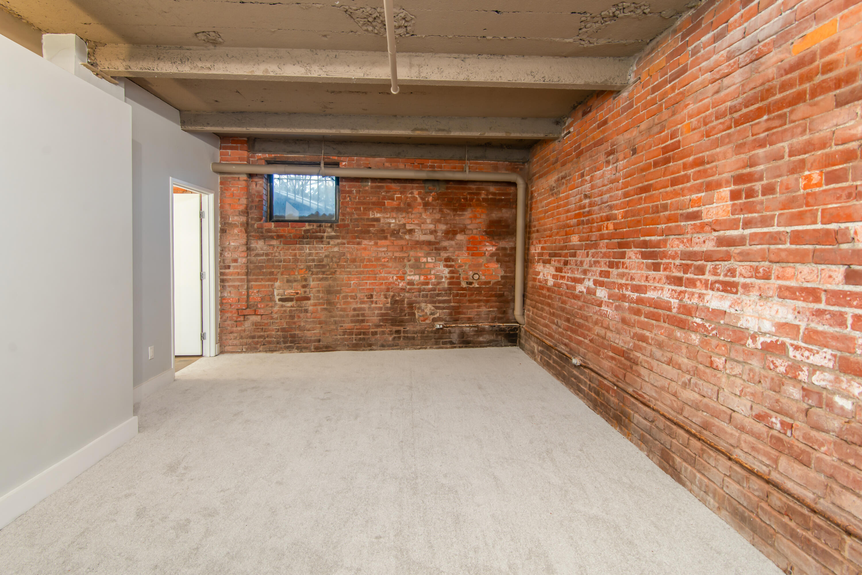 6533 E Jefferson Avenue, 12-LL10