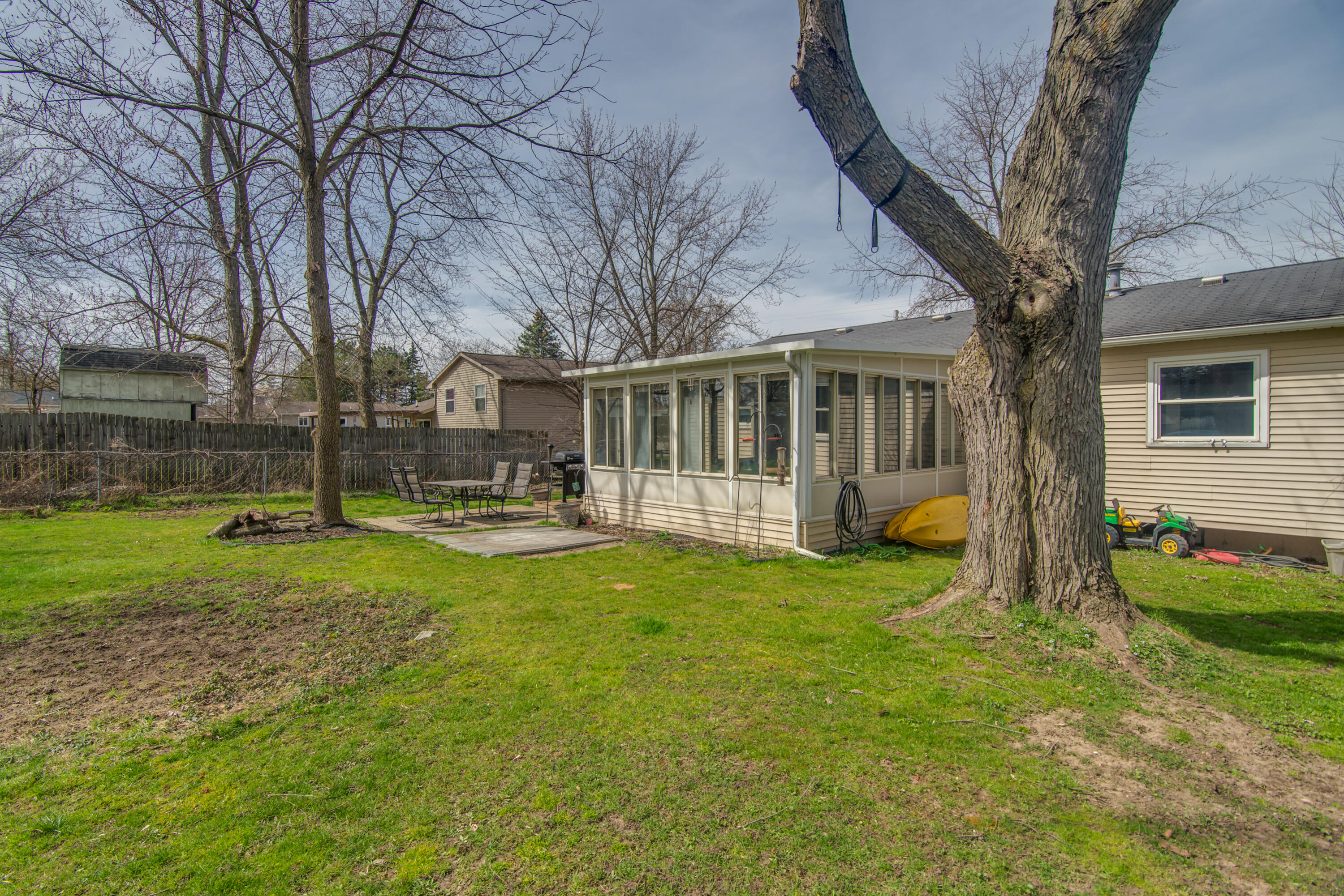 2381 W Thompson Road