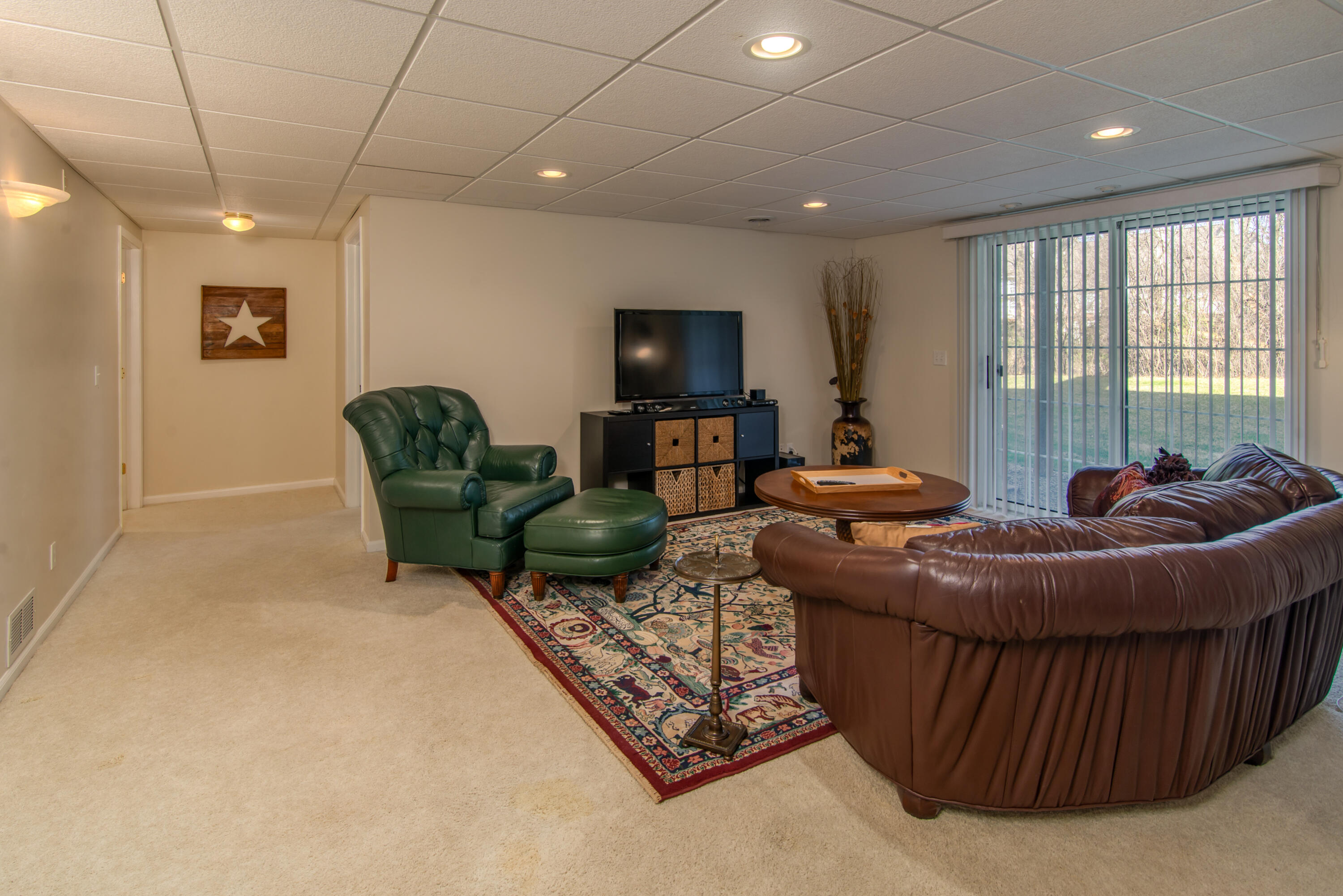 2737 Hogan Way, 3