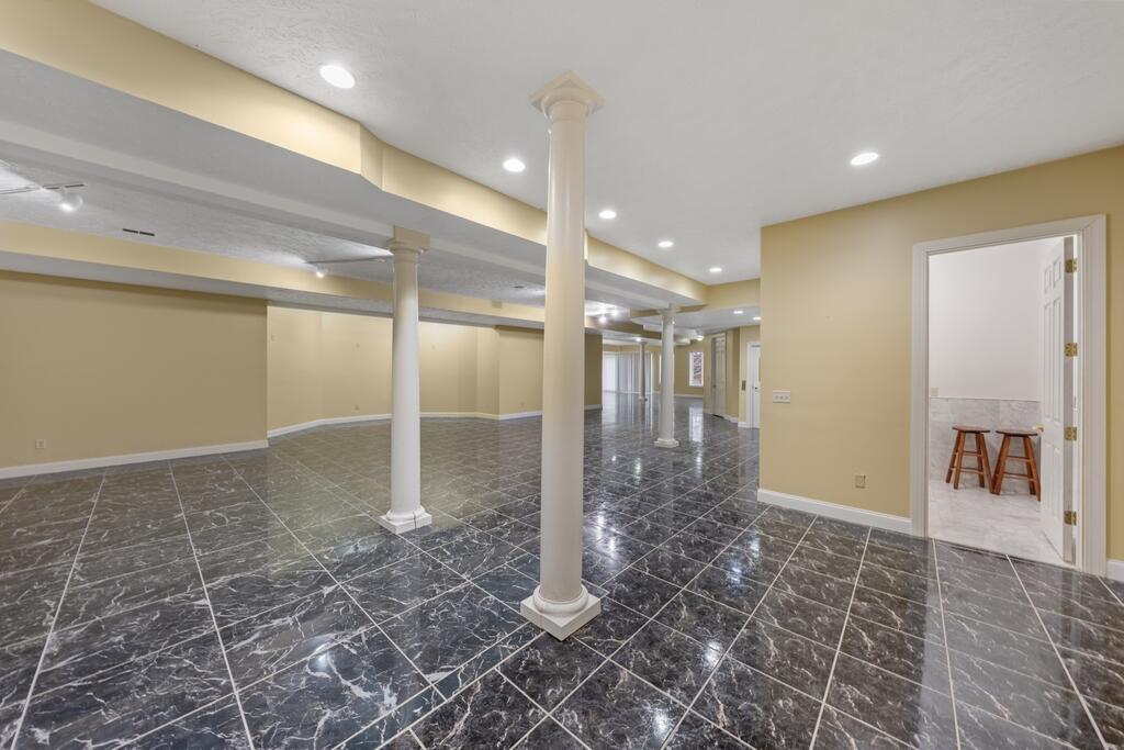 2528 Kingston Farm Lane