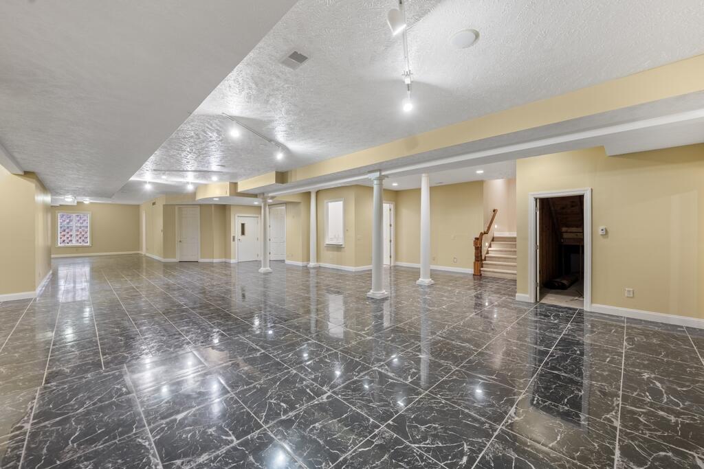 2528 Kingston Farm Lane