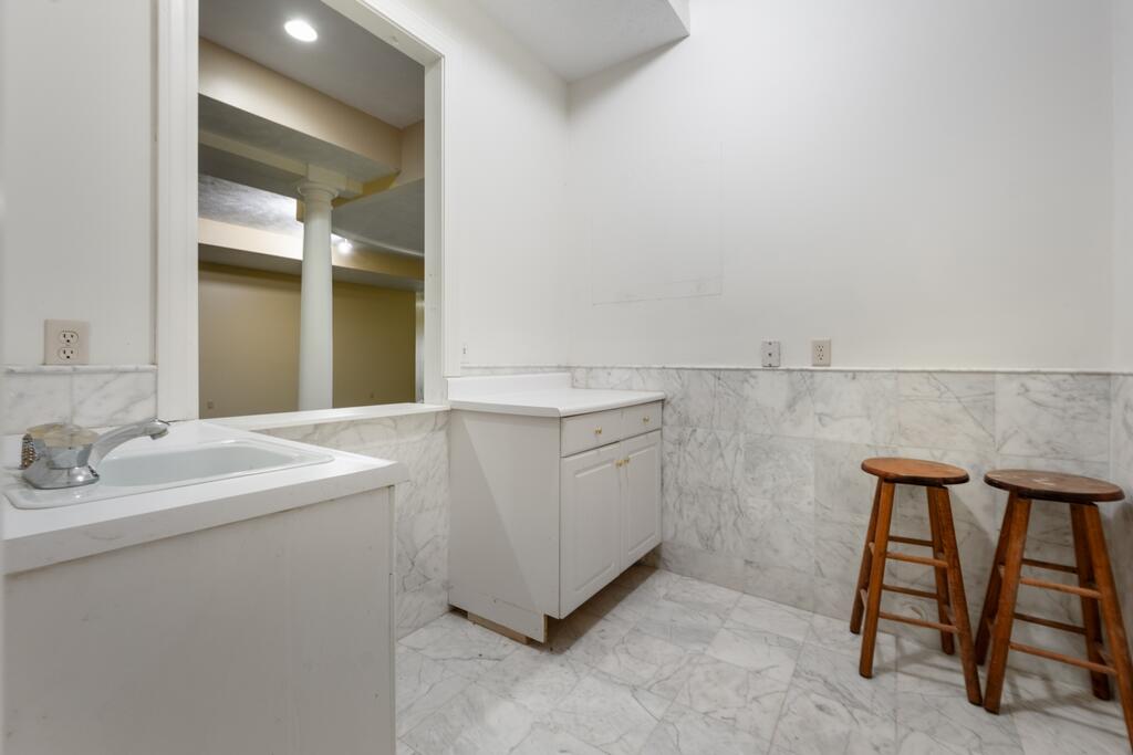 2528 Kingston Farm Lane