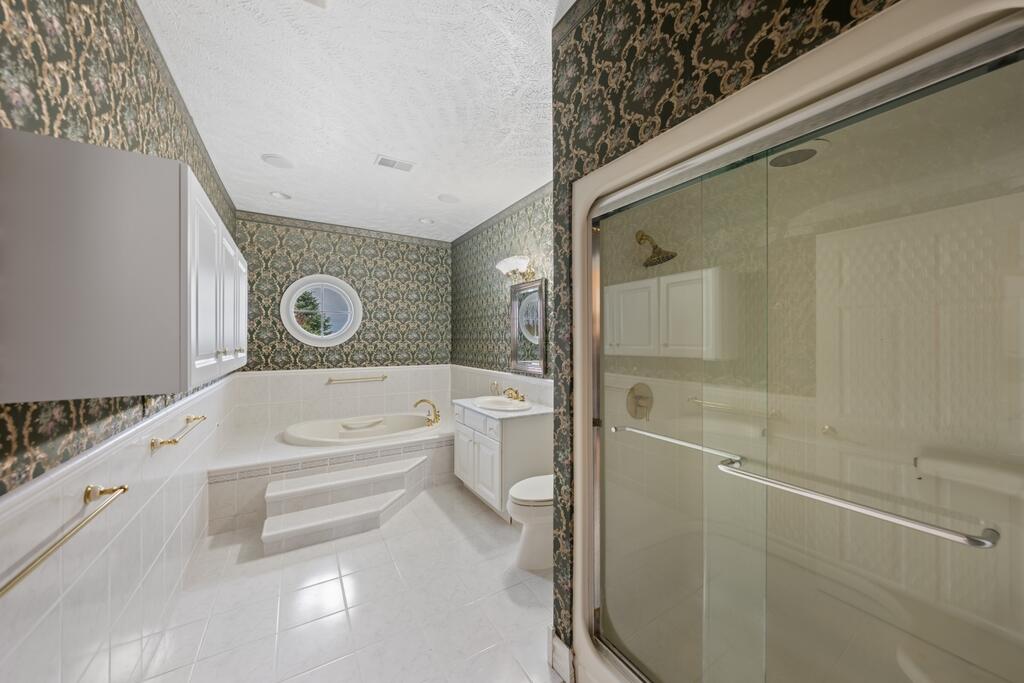 2528 Kingston Farm Lane