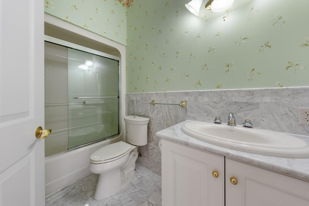 2528 Kingston Farm Lane