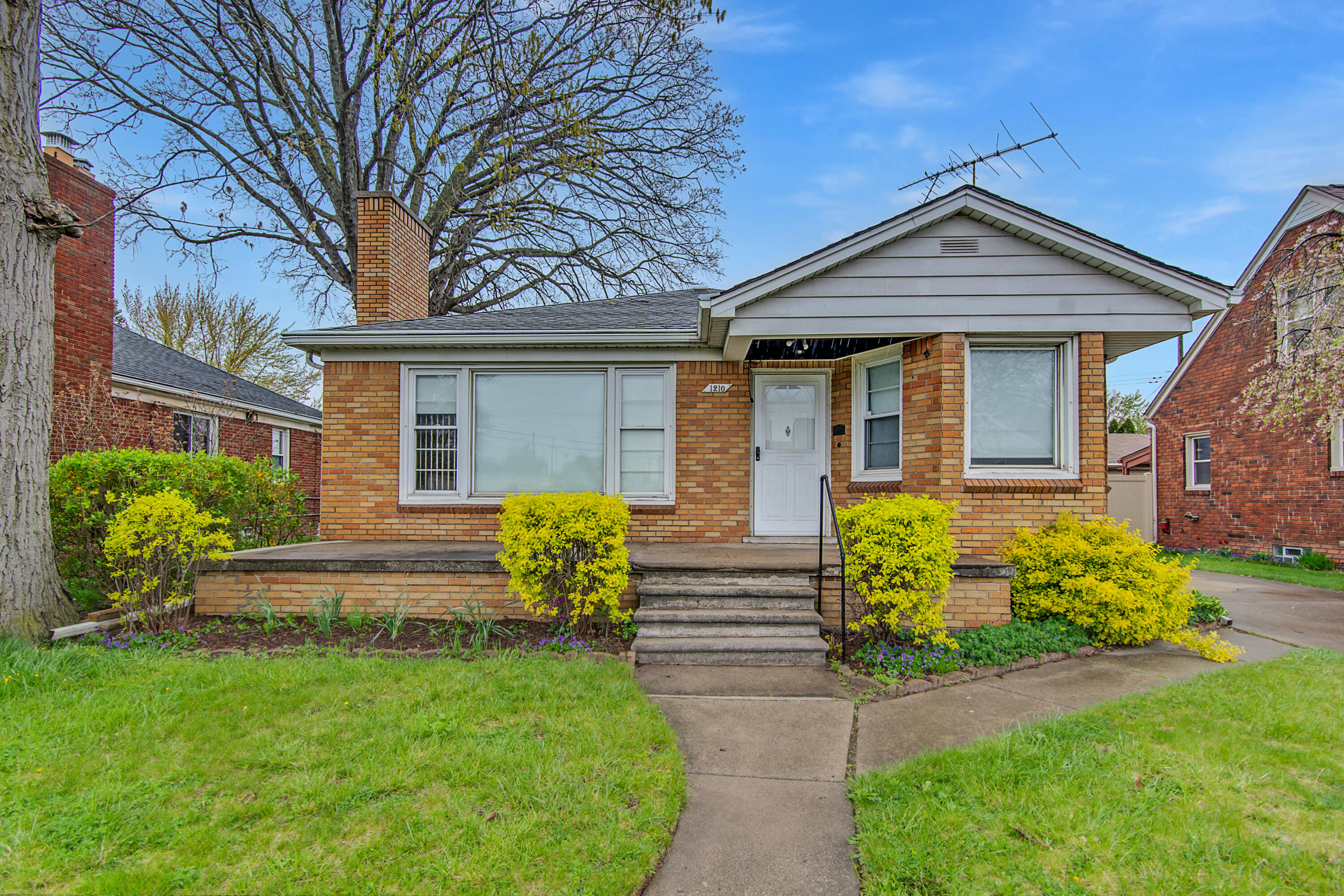 1210 Champaign Road