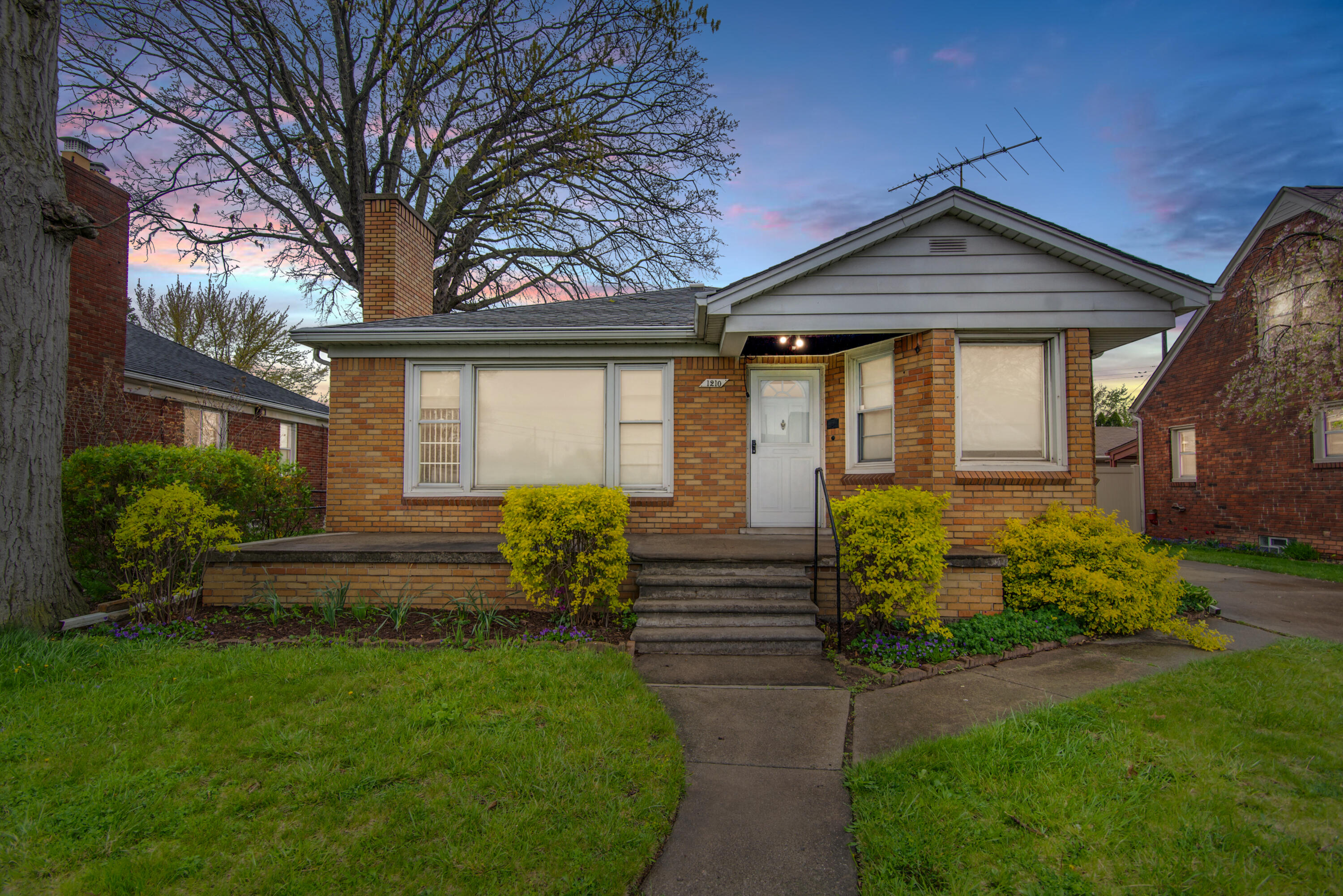 1210 Champaign Road