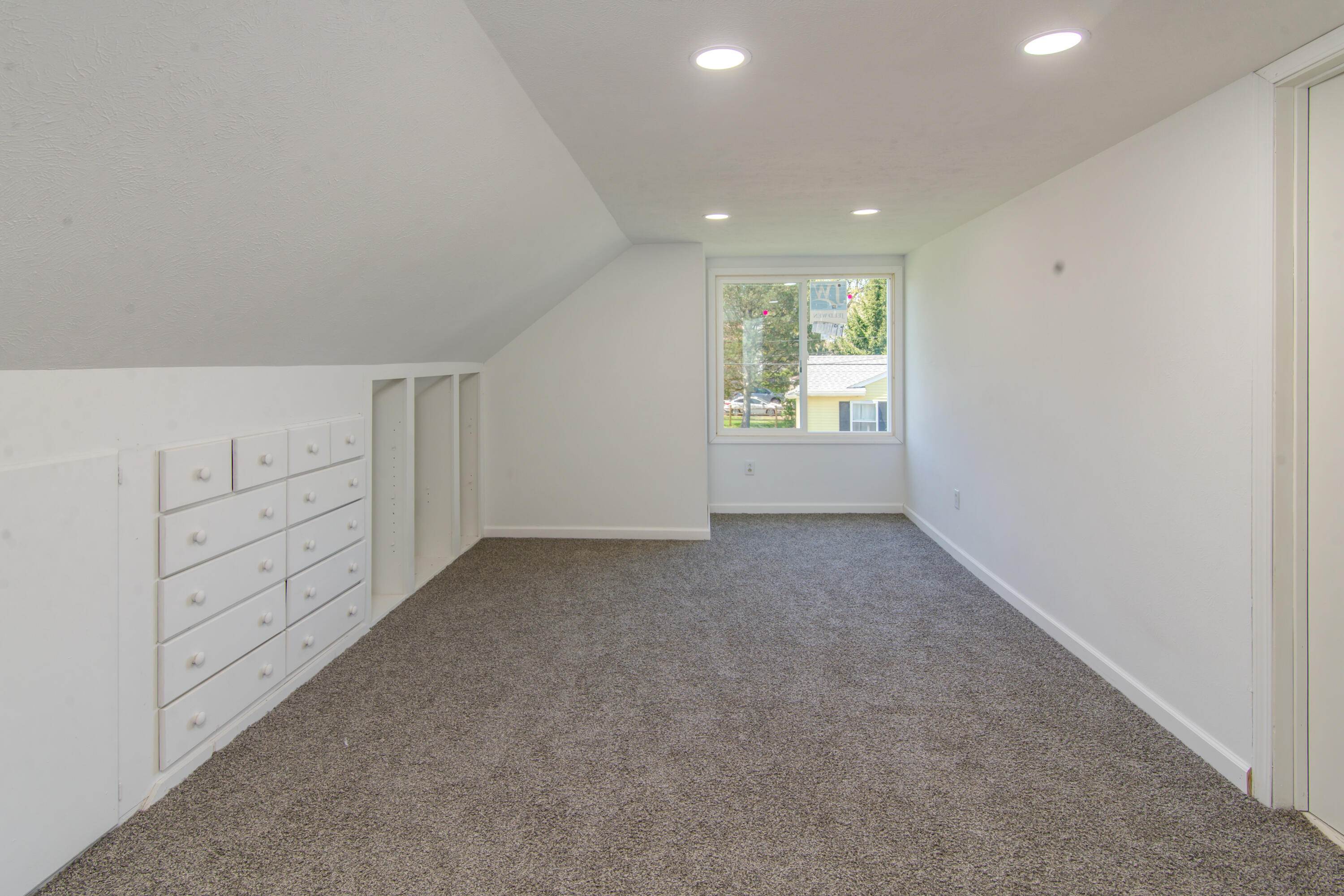 6748 Green Road