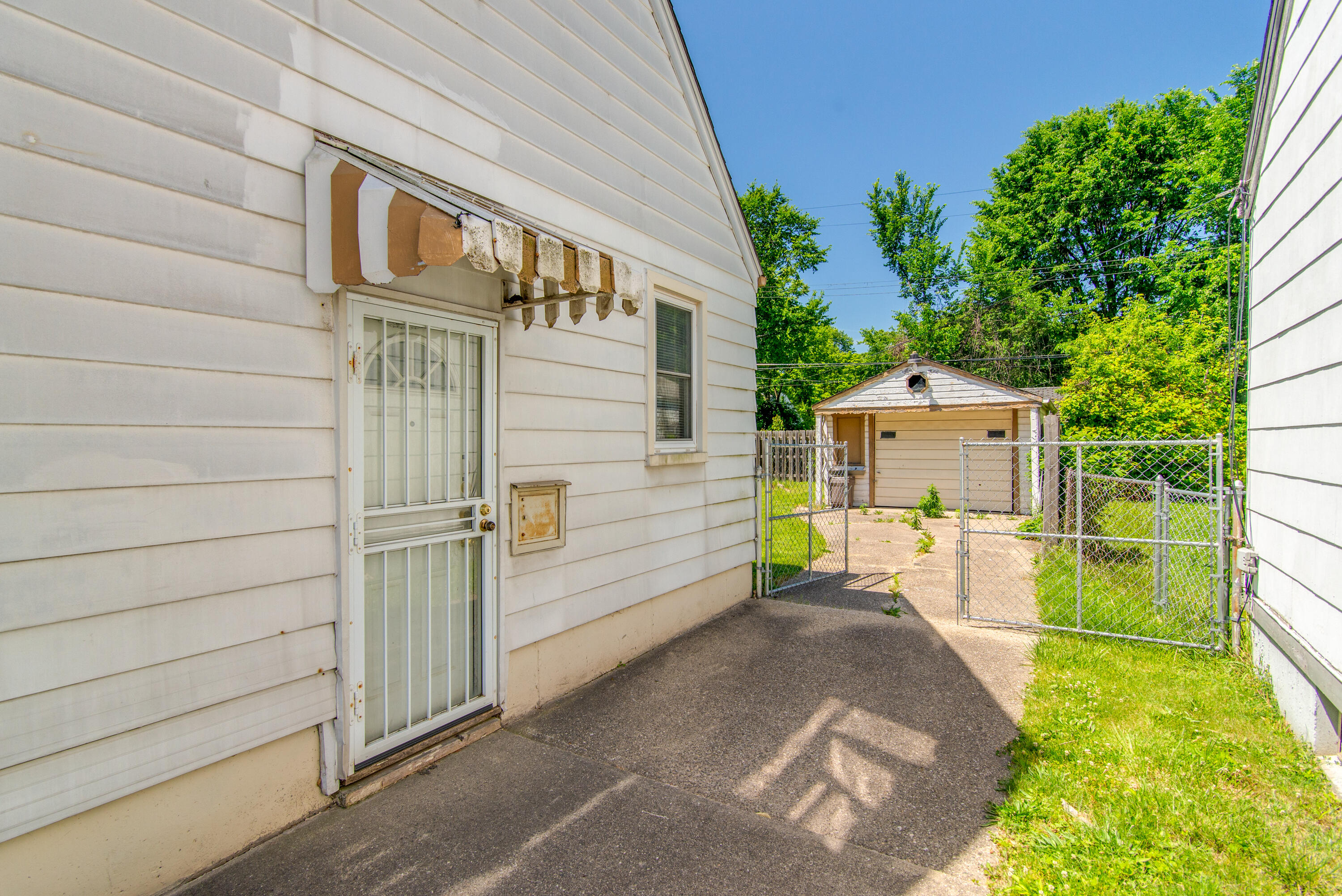 9263 Schaefer Highway