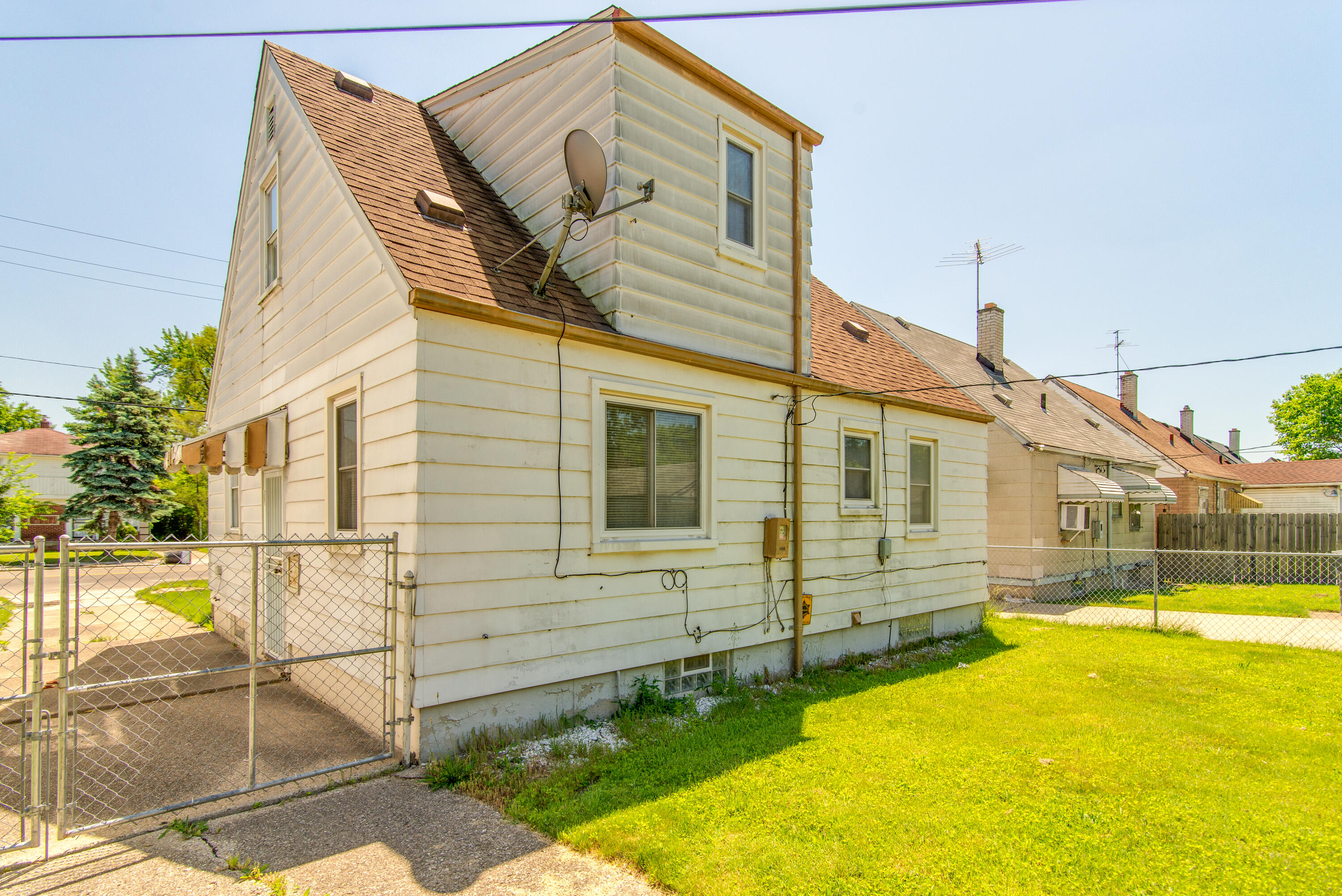 9263 Schaefer Highway