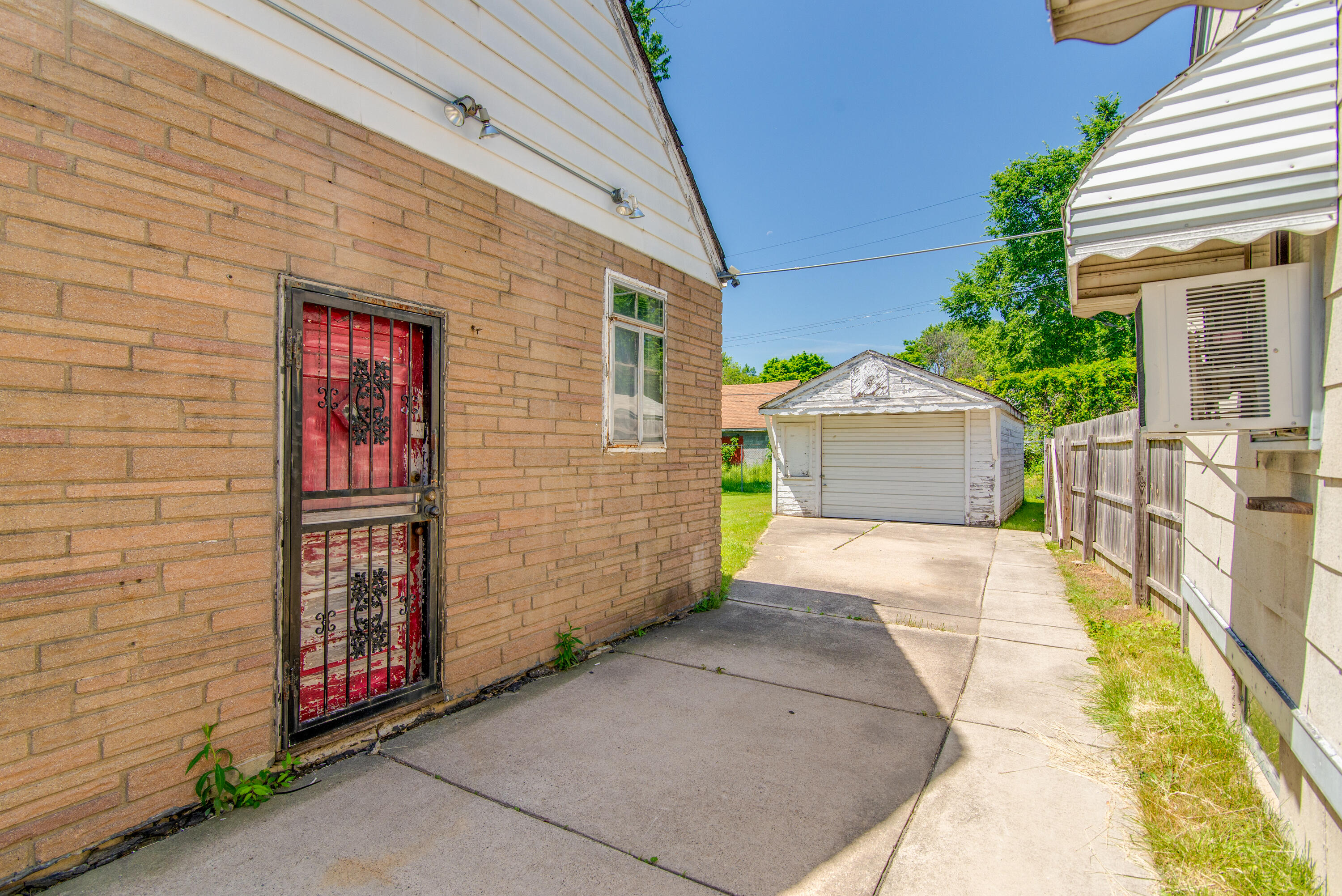 9247 Schaefer Highway