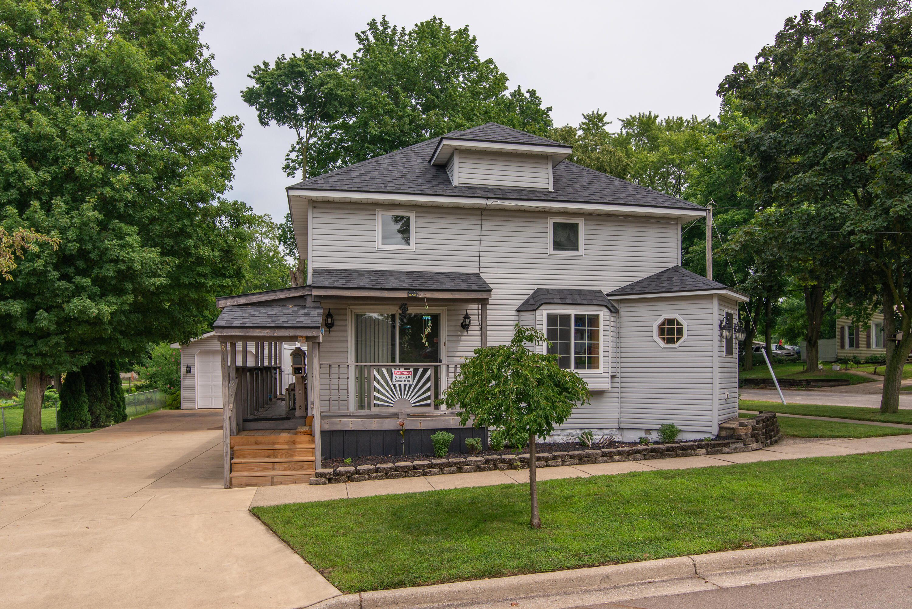 814 E Buck Street