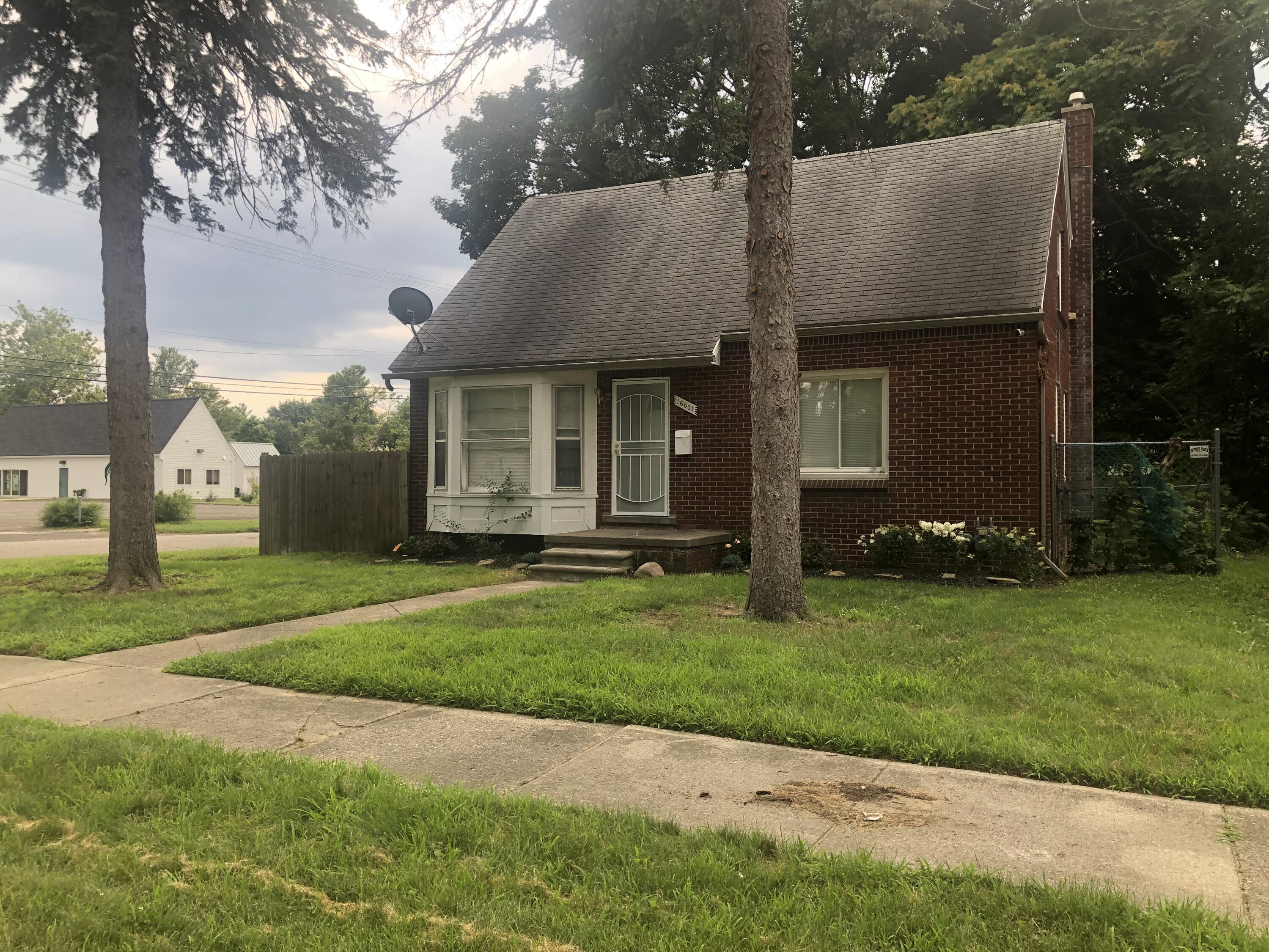 16801 Lamphere