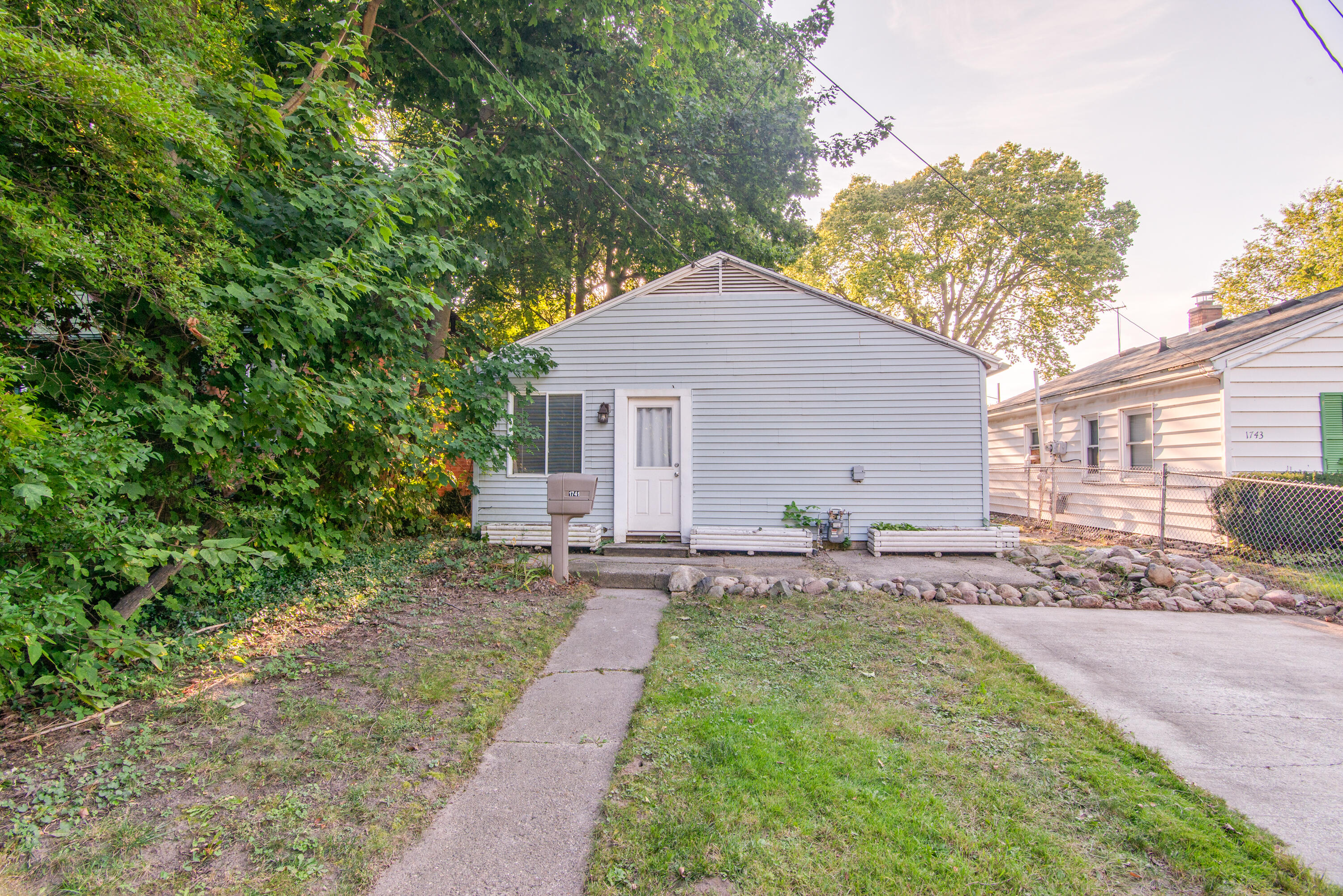 1741 Robertson Avenue