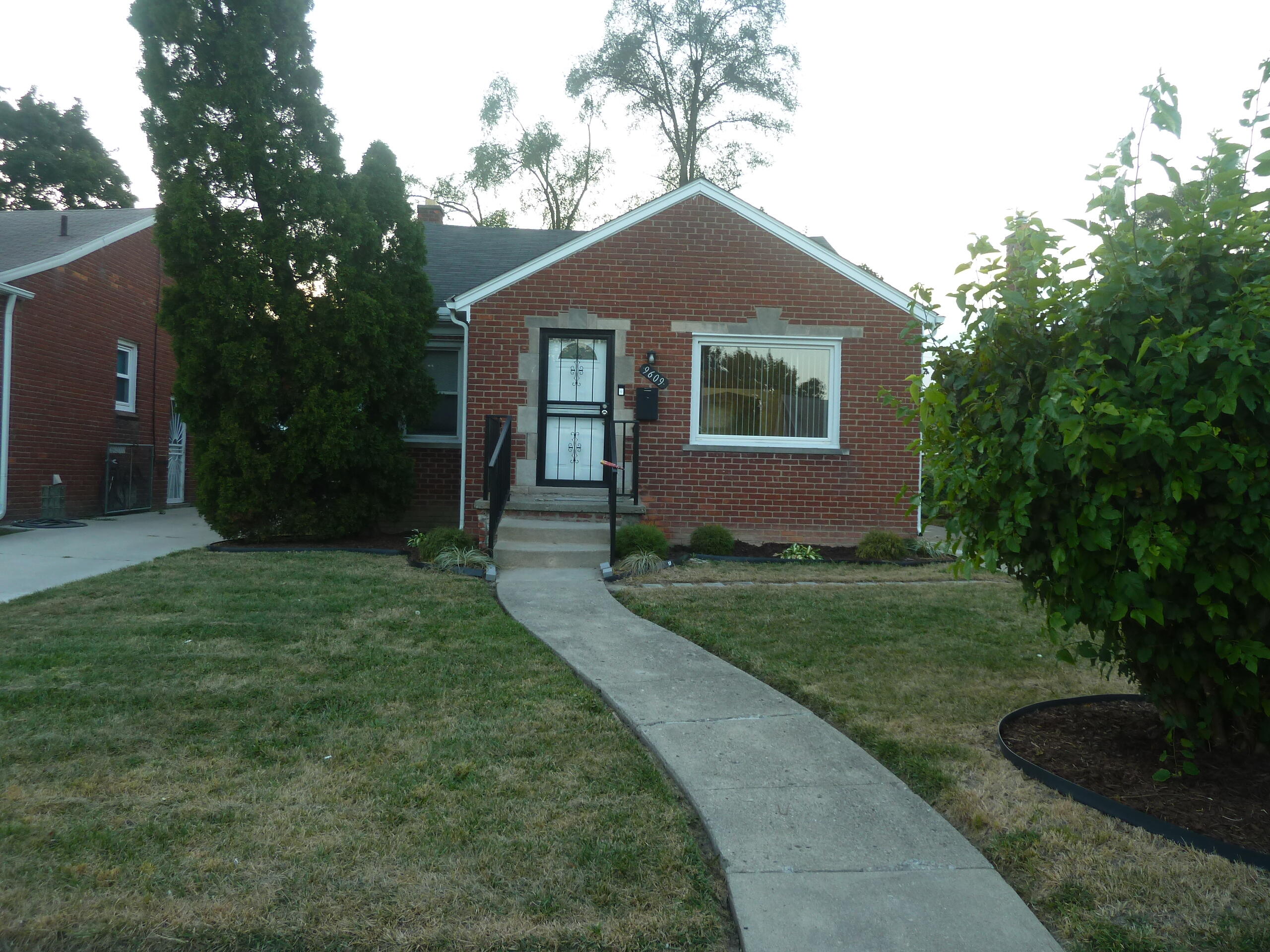 9609 Warwick Street