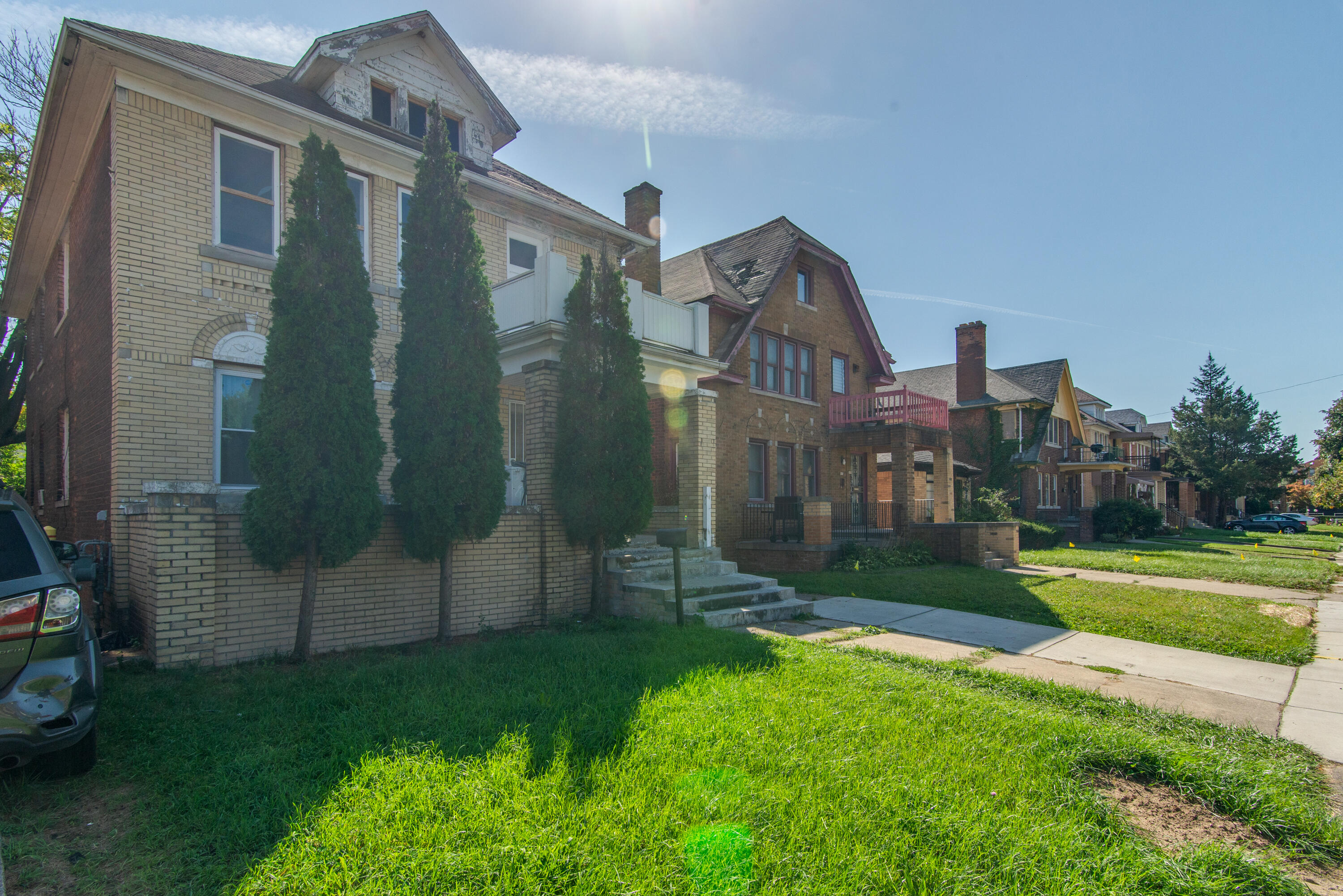 3245 Tyler Street