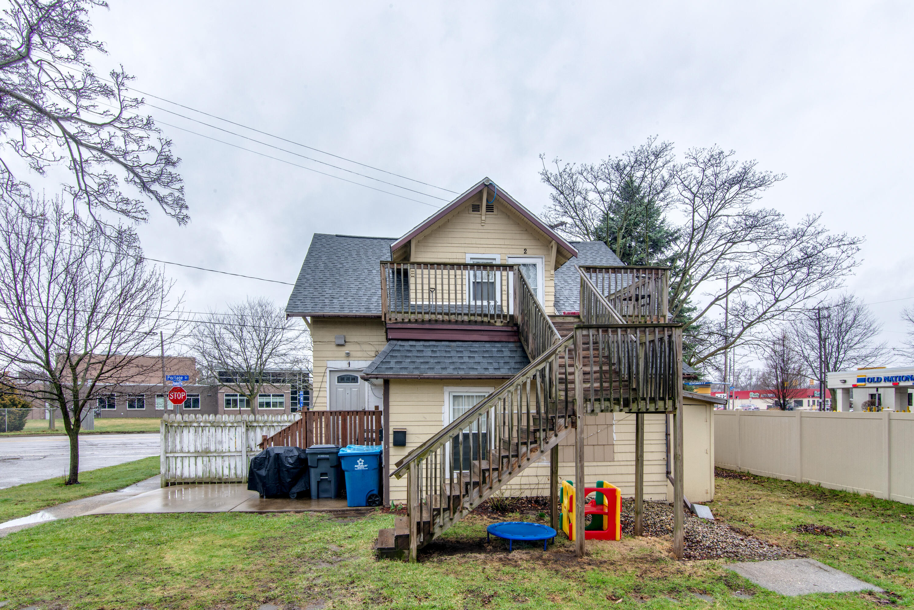 3231 Portage