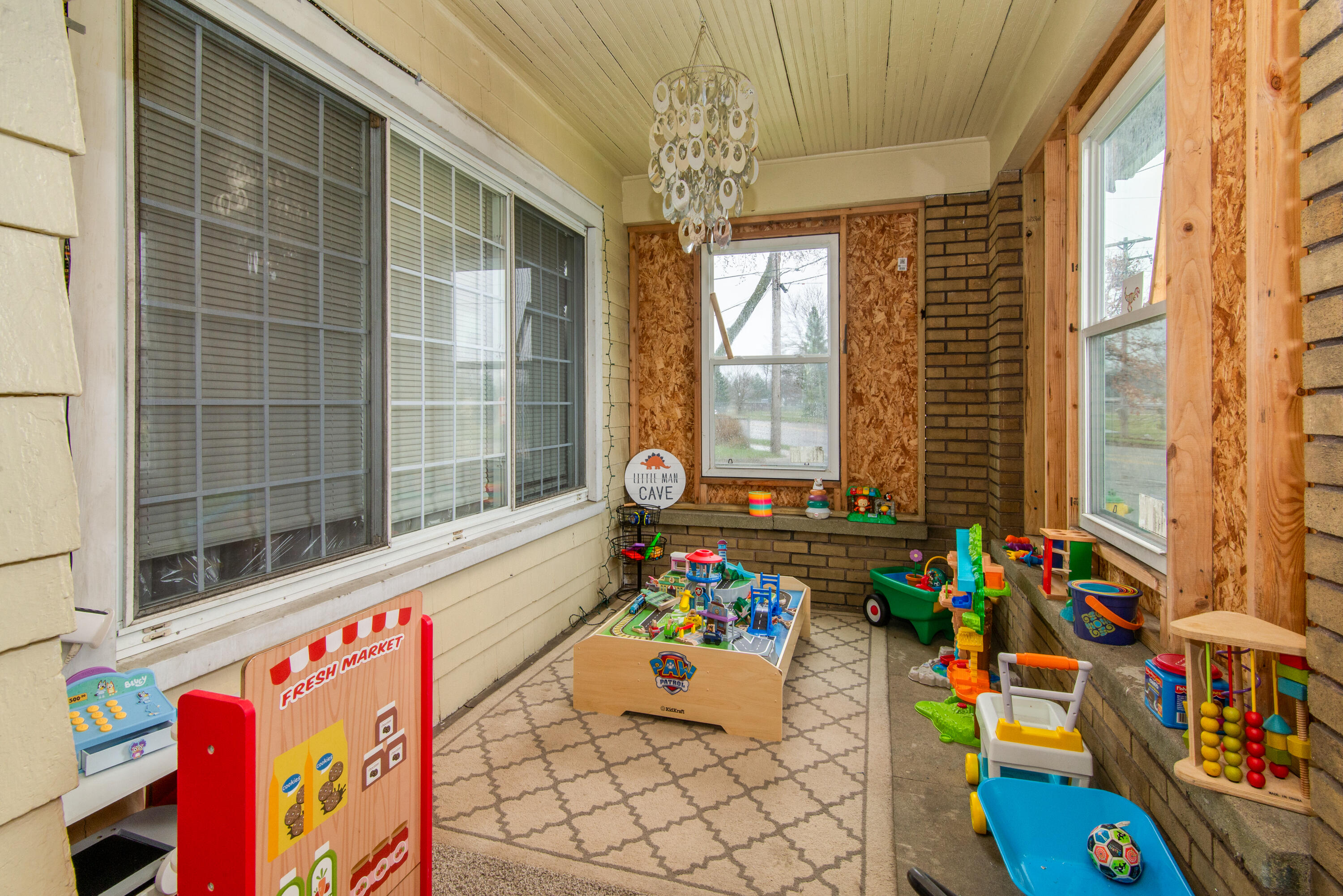 3231 Portage
