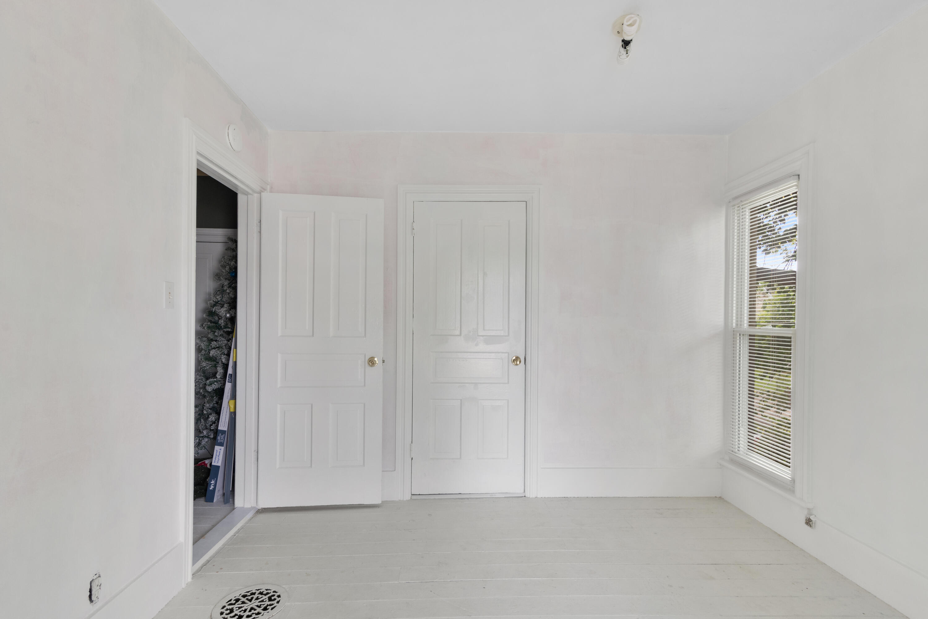 129 W Silver Street