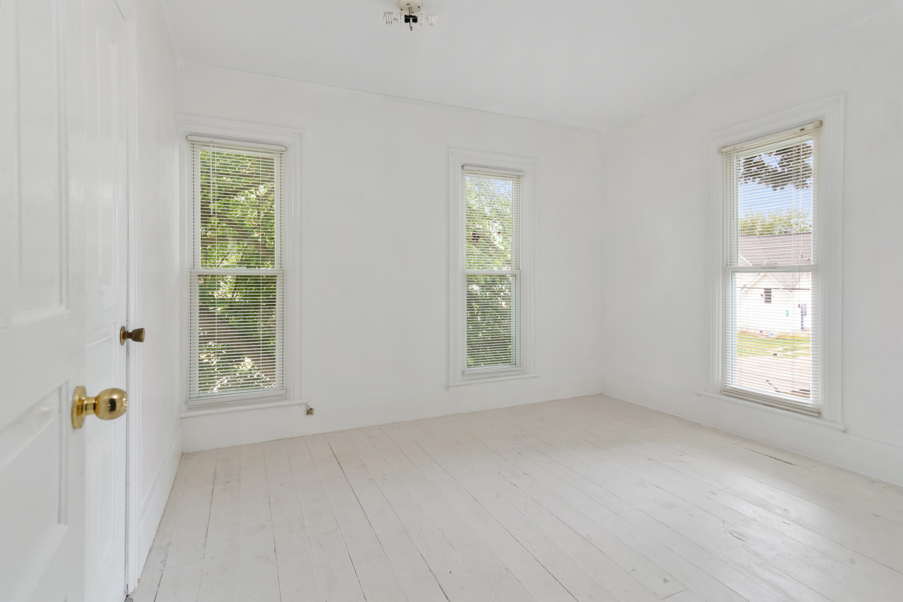 129 W Silver Street