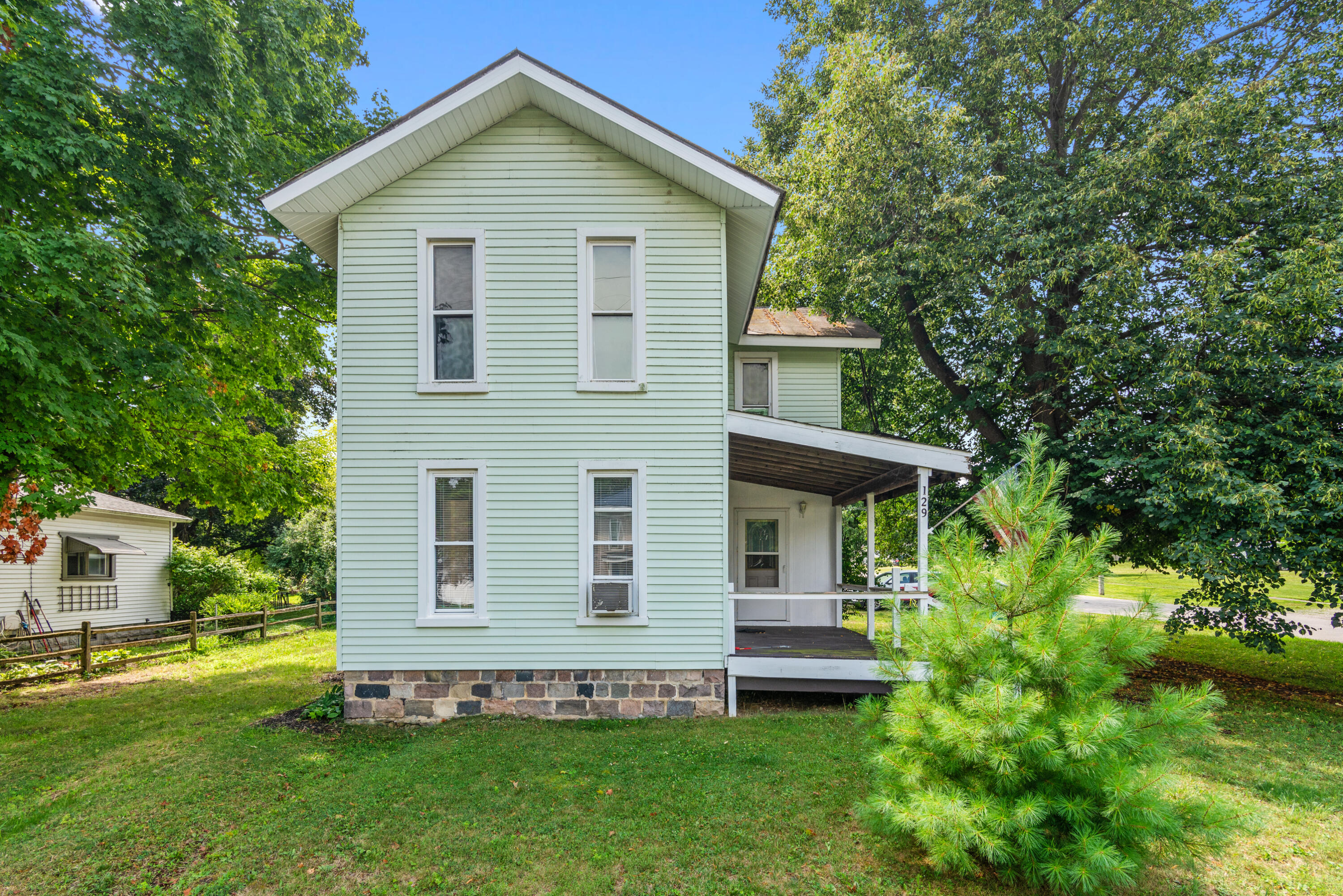 129 W Silver Street