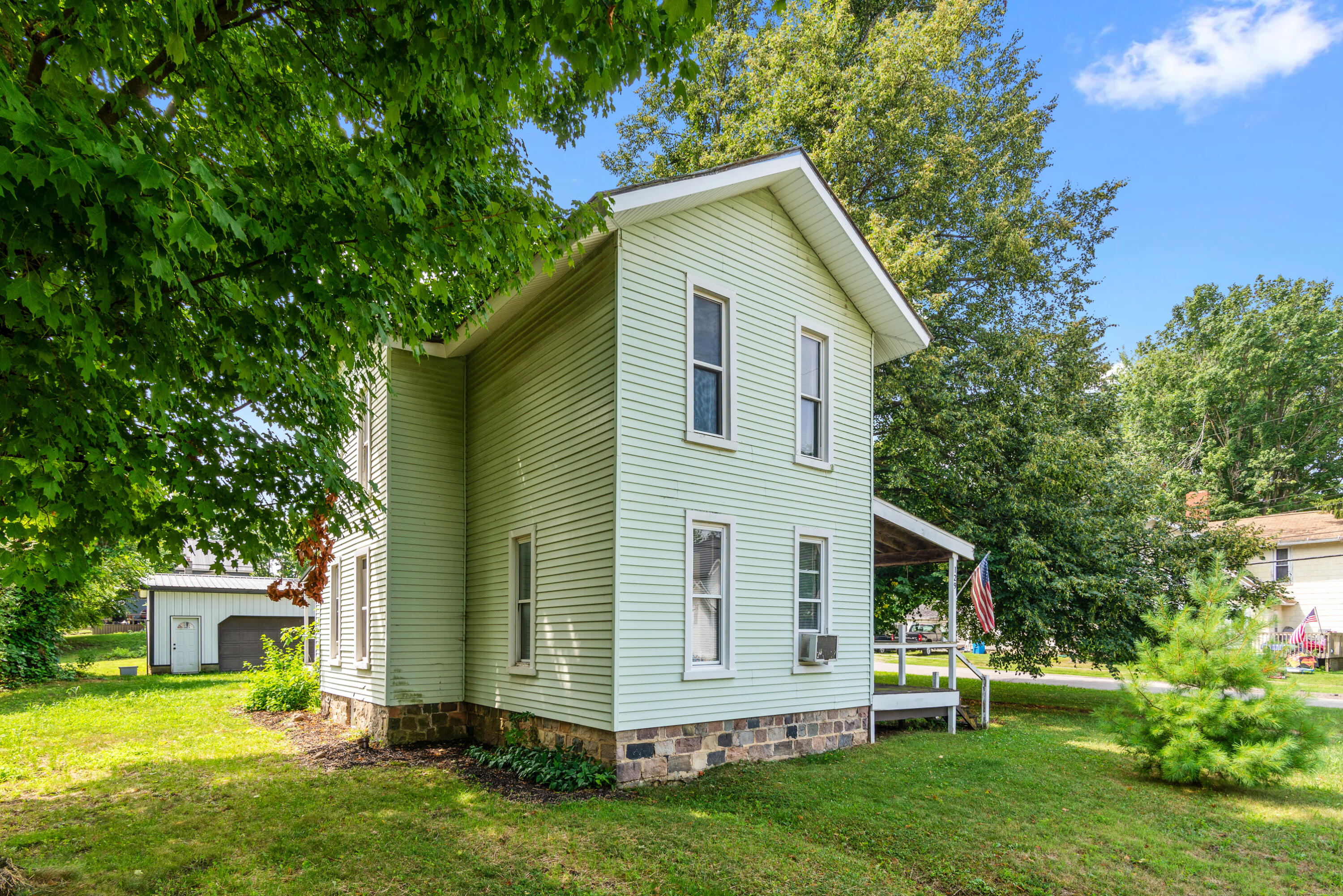 129 W Silver Street