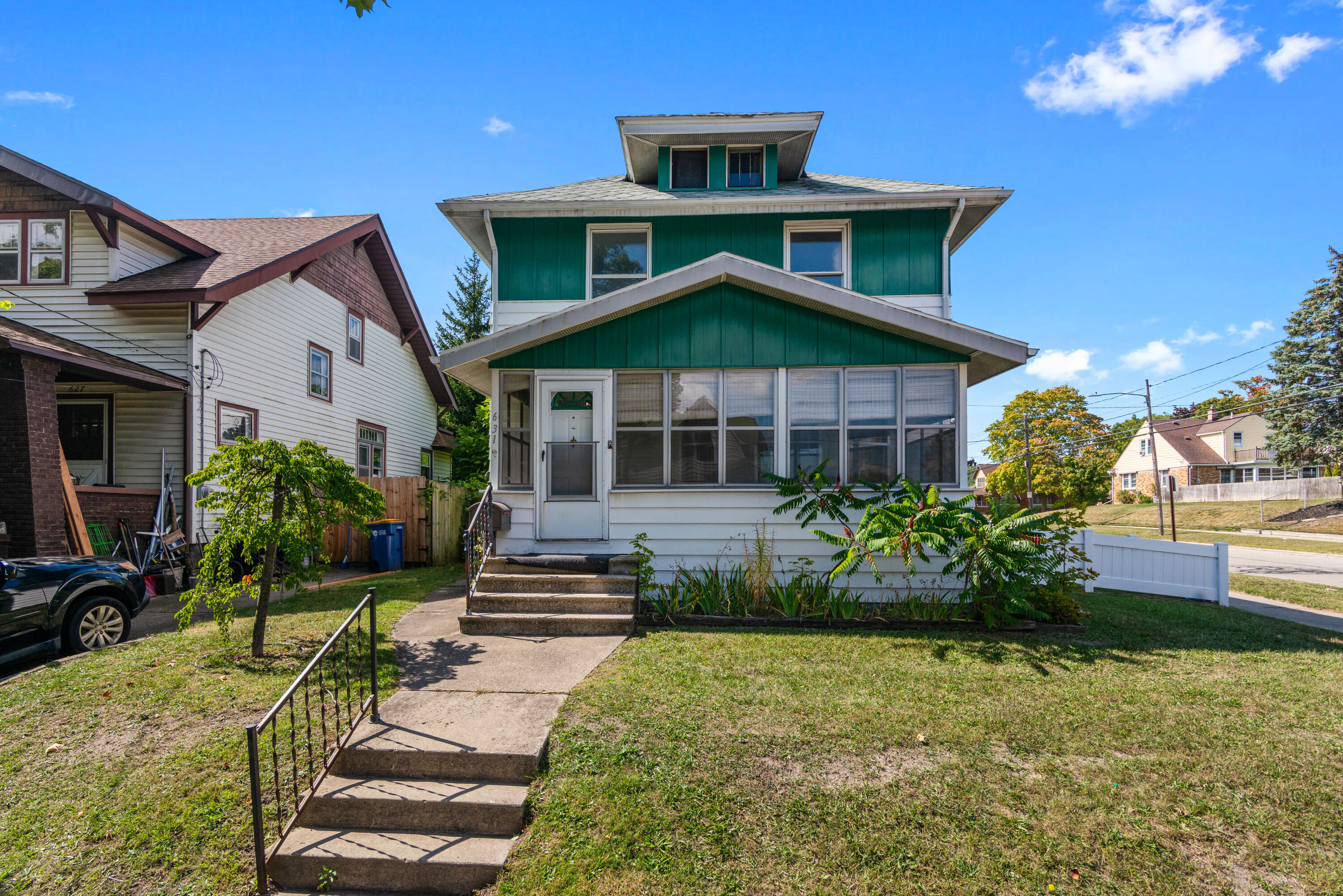 631 Pine Avenue NW