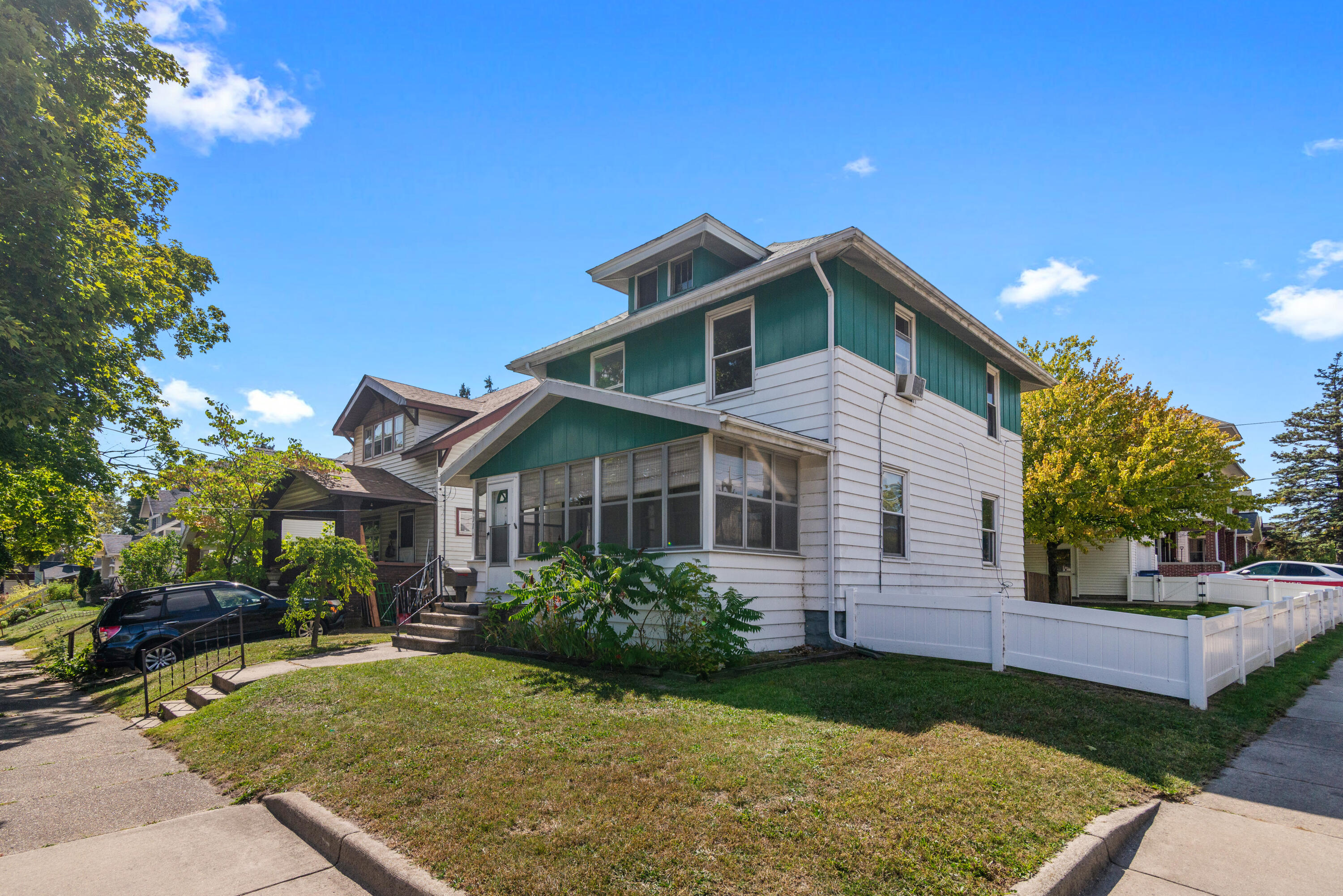 631 Pine Avenue NW