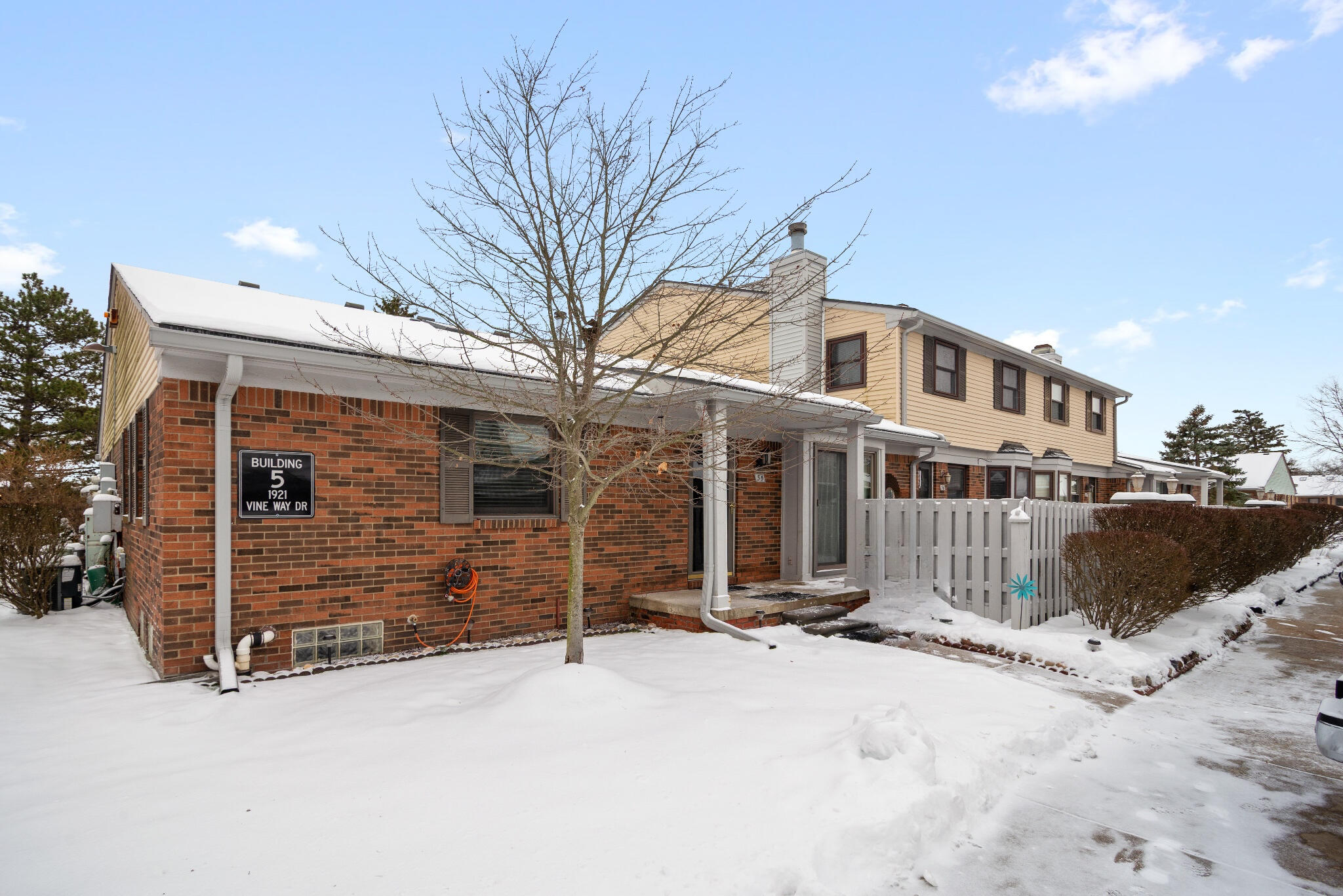 1921 Vine Way Drive 35
