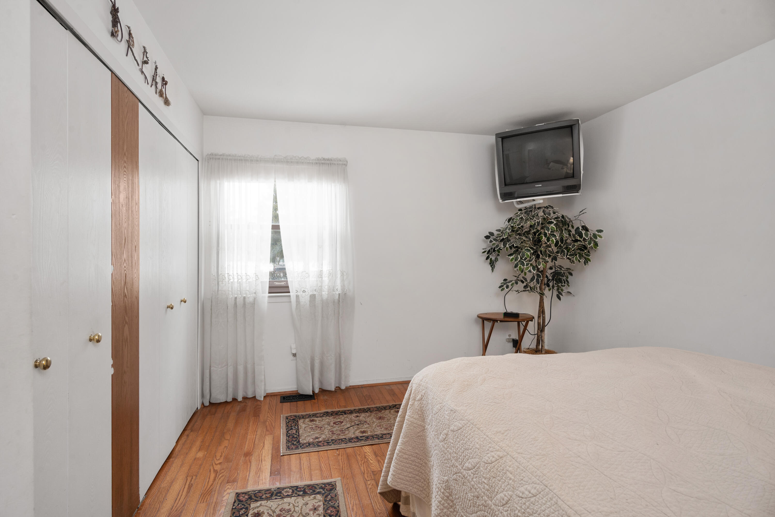1921 Vine Way Drive 35