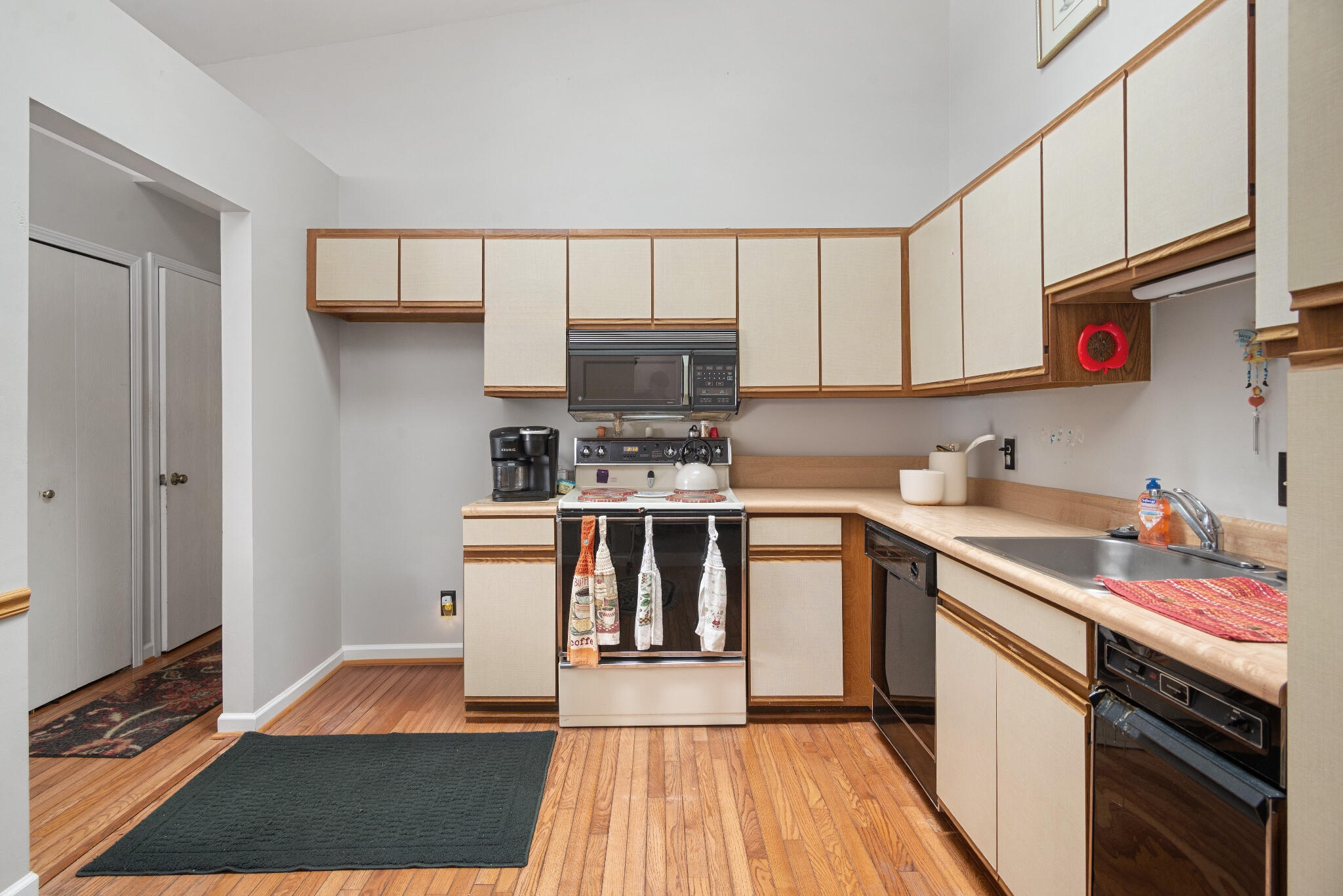 1921 Vine Way Drive 35
