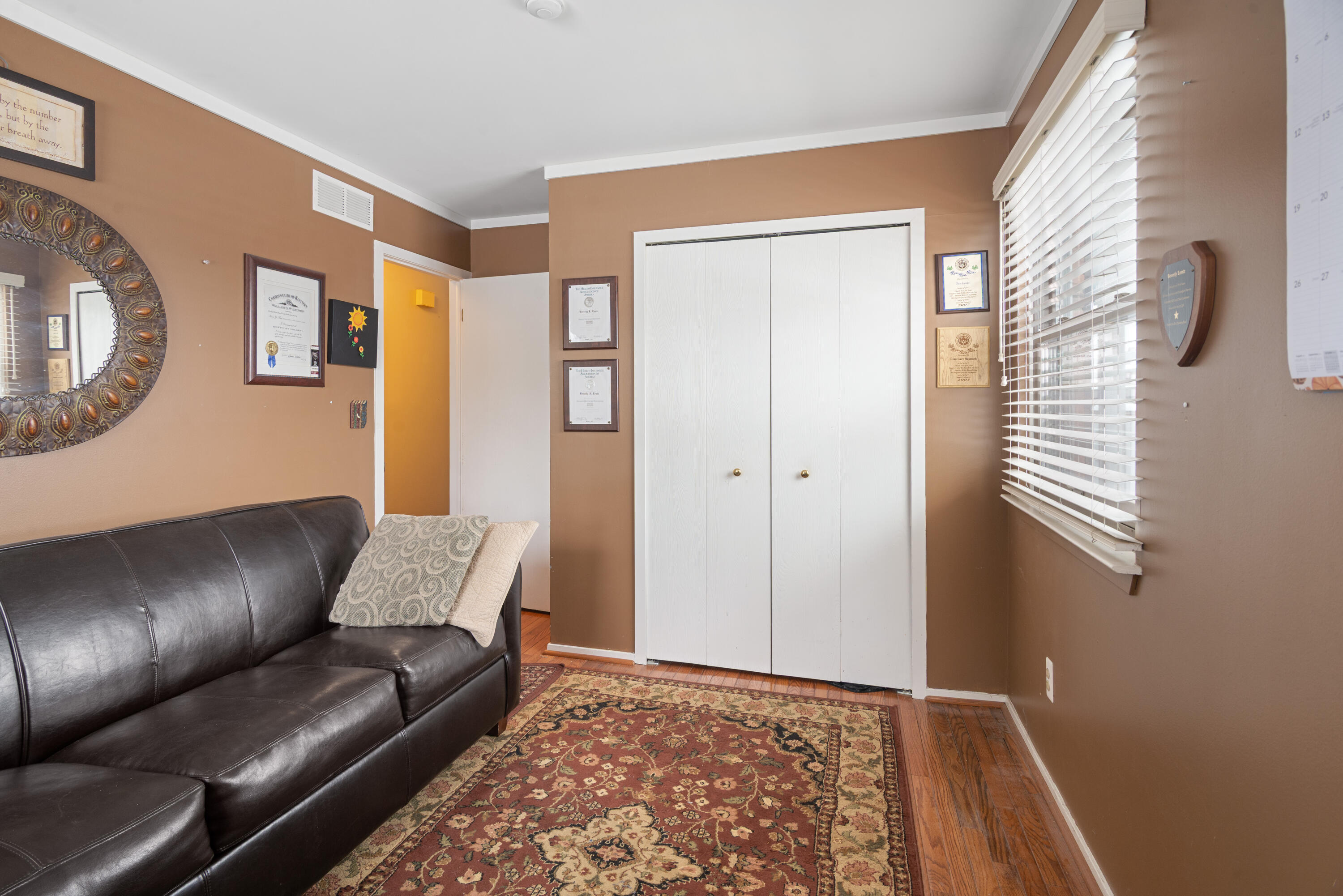 1921 Vine Way Drive 35