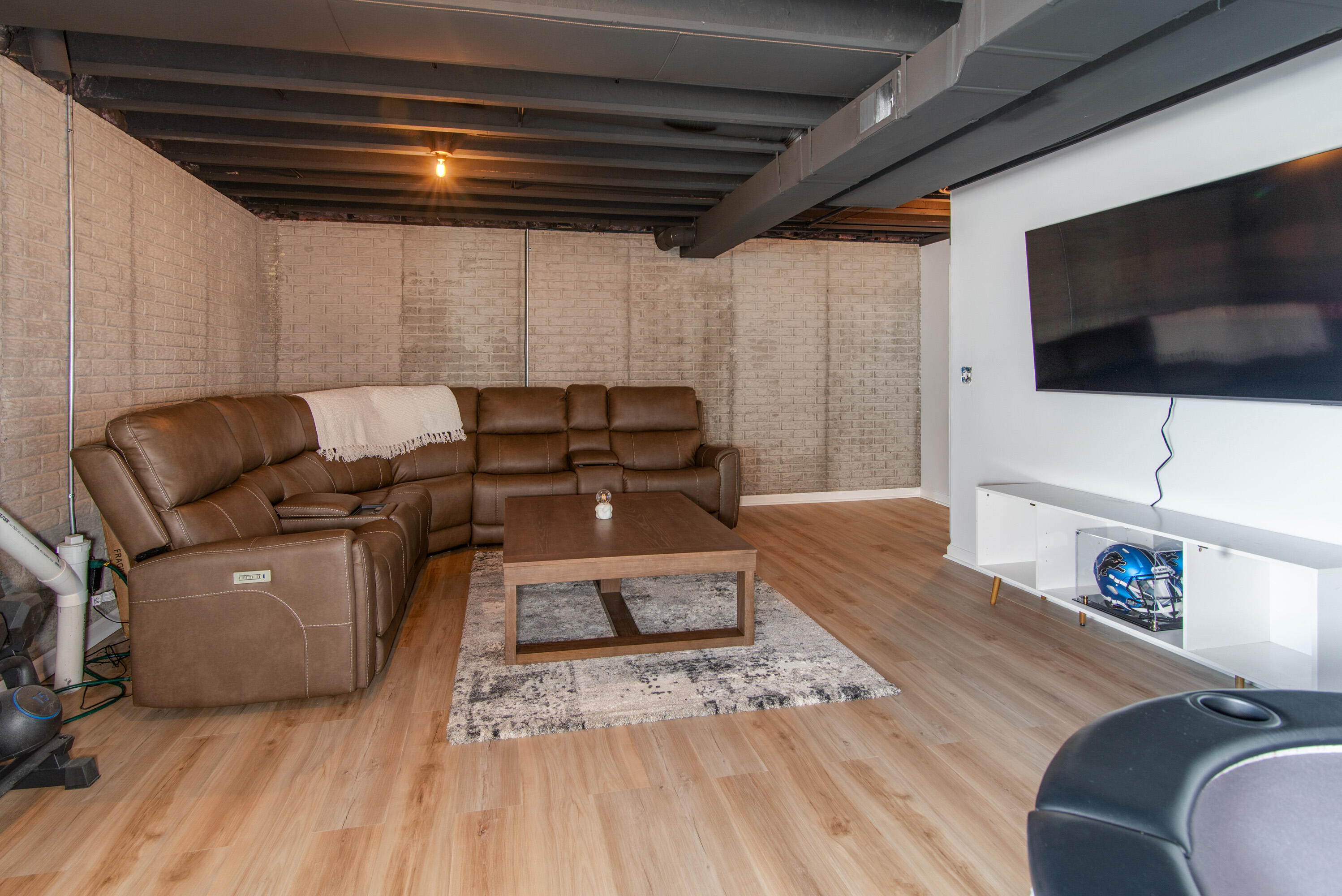 5373 Rural Terrace