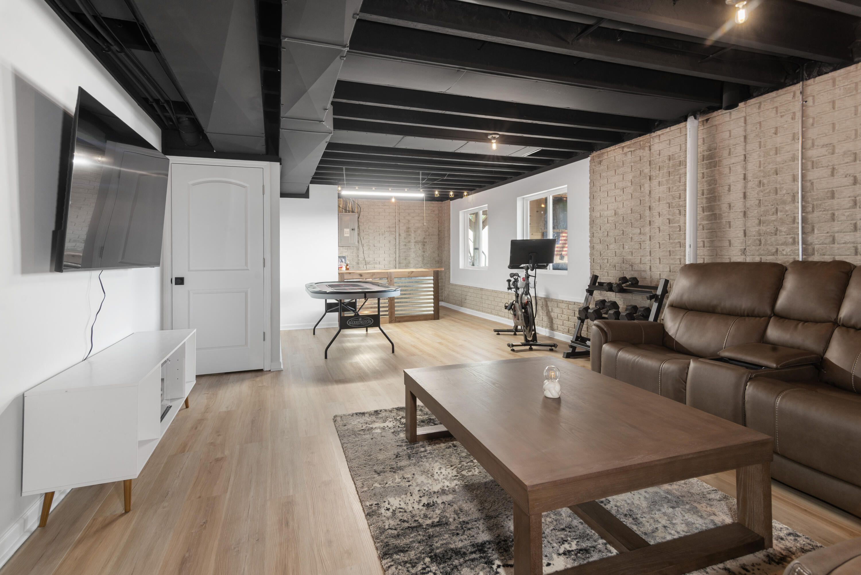 5373 Rural Terrace