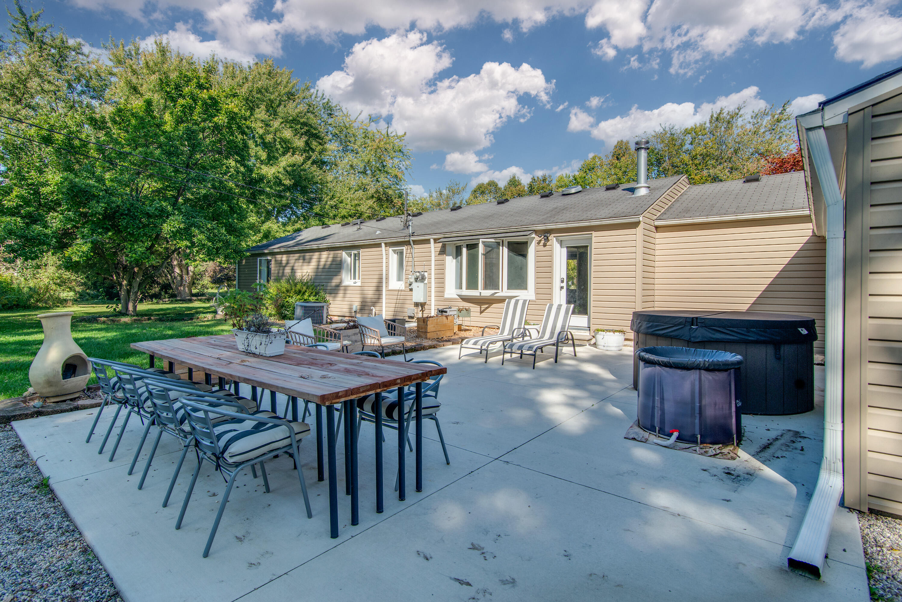 6810 N Territorial Road